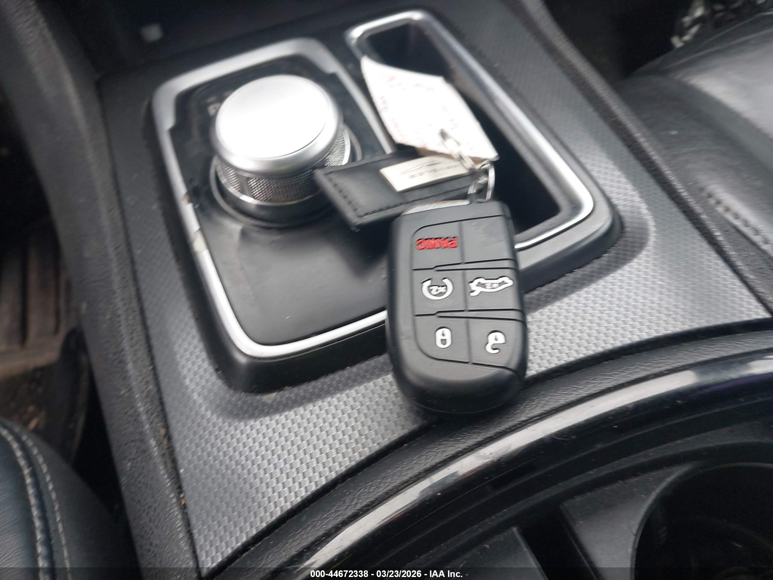 CHRYSLER 300 image 11