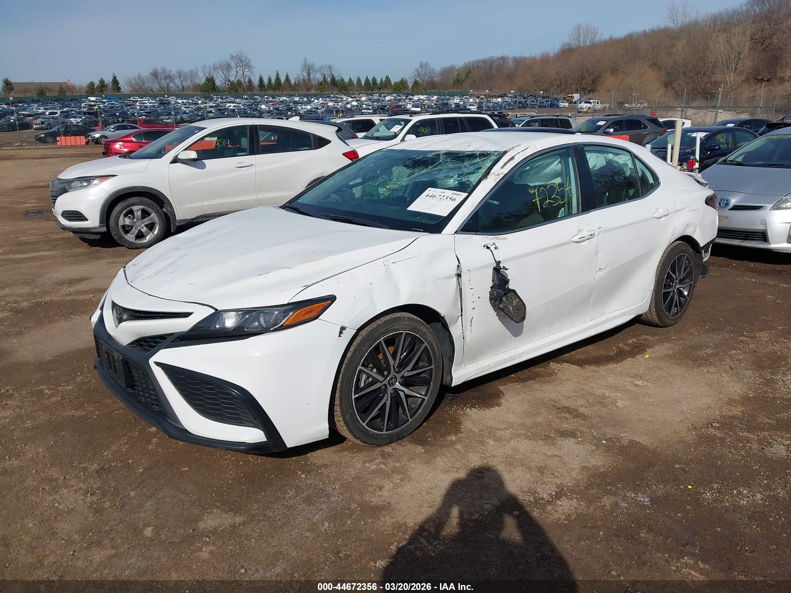 TOYOTA CAMRY image 2