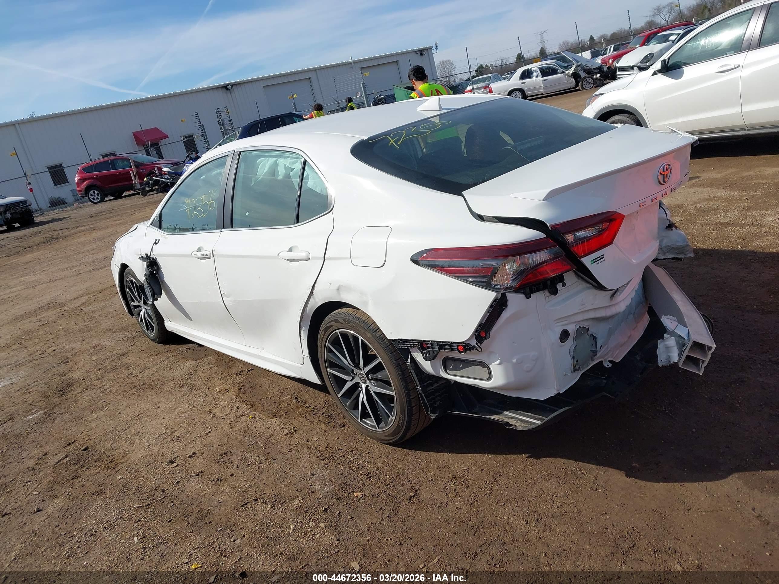 TOYOTA CAMRY image 3
