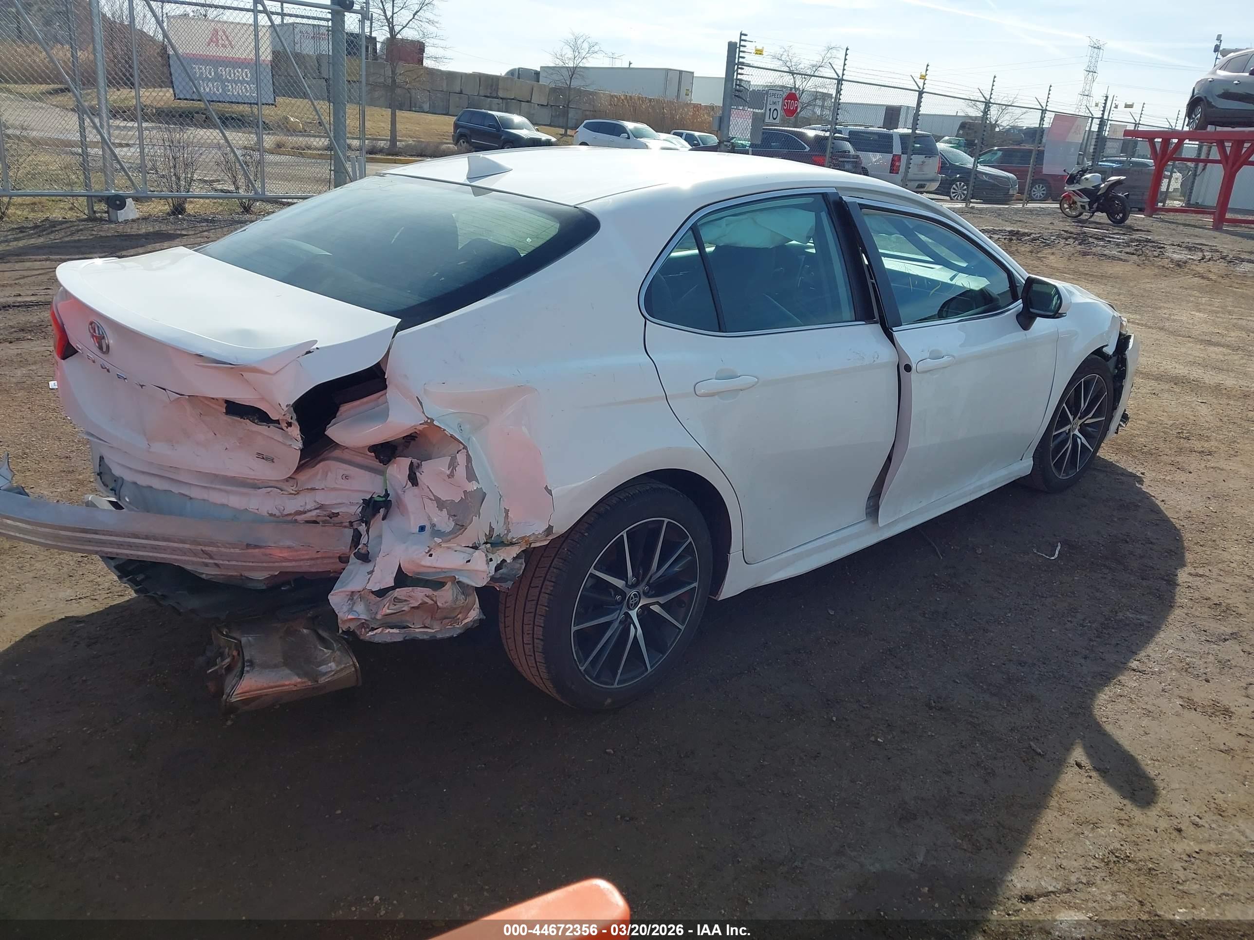 TOYOTA CAMRY image 4