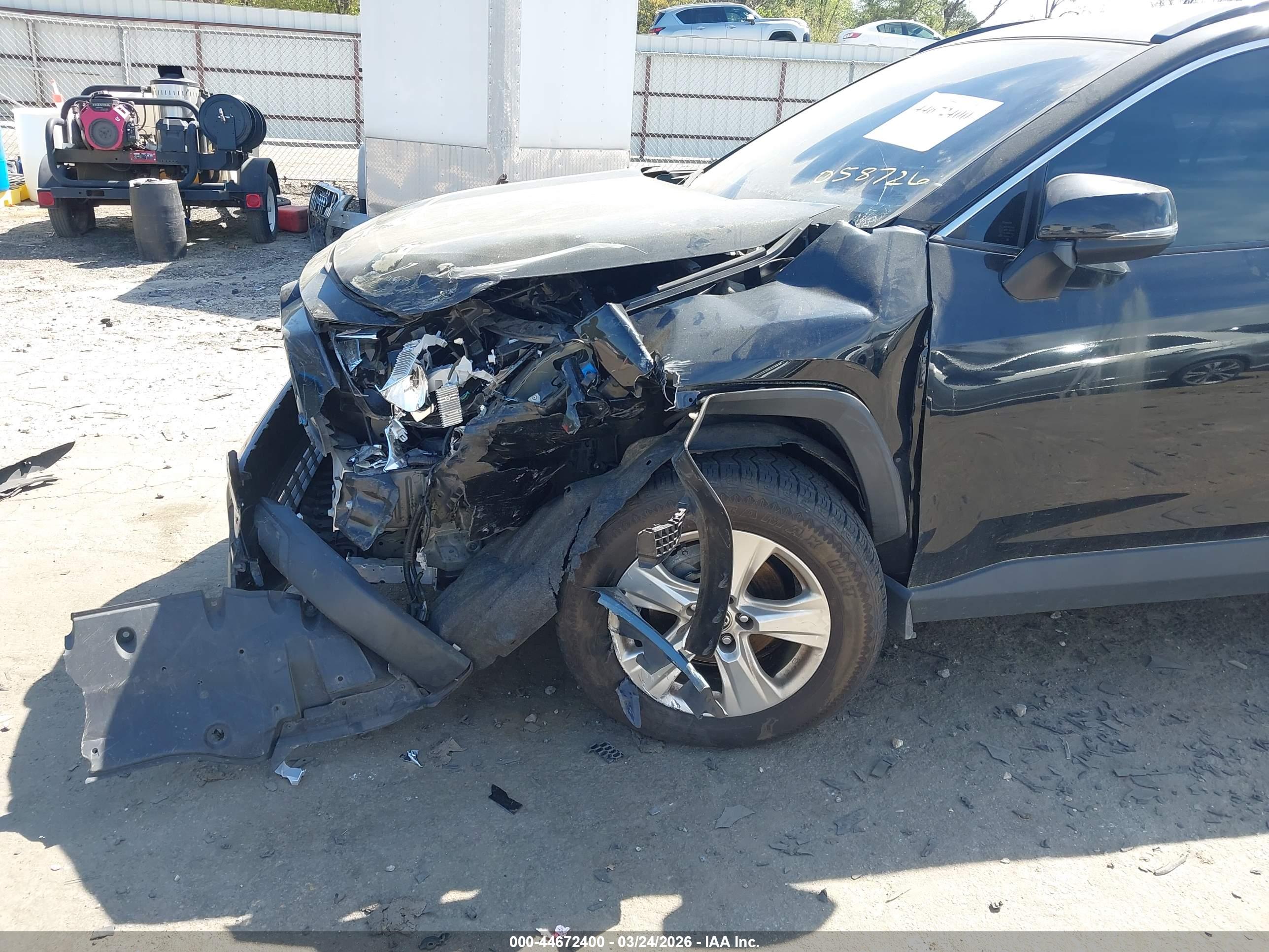 TOYOTA RAV4 image 6