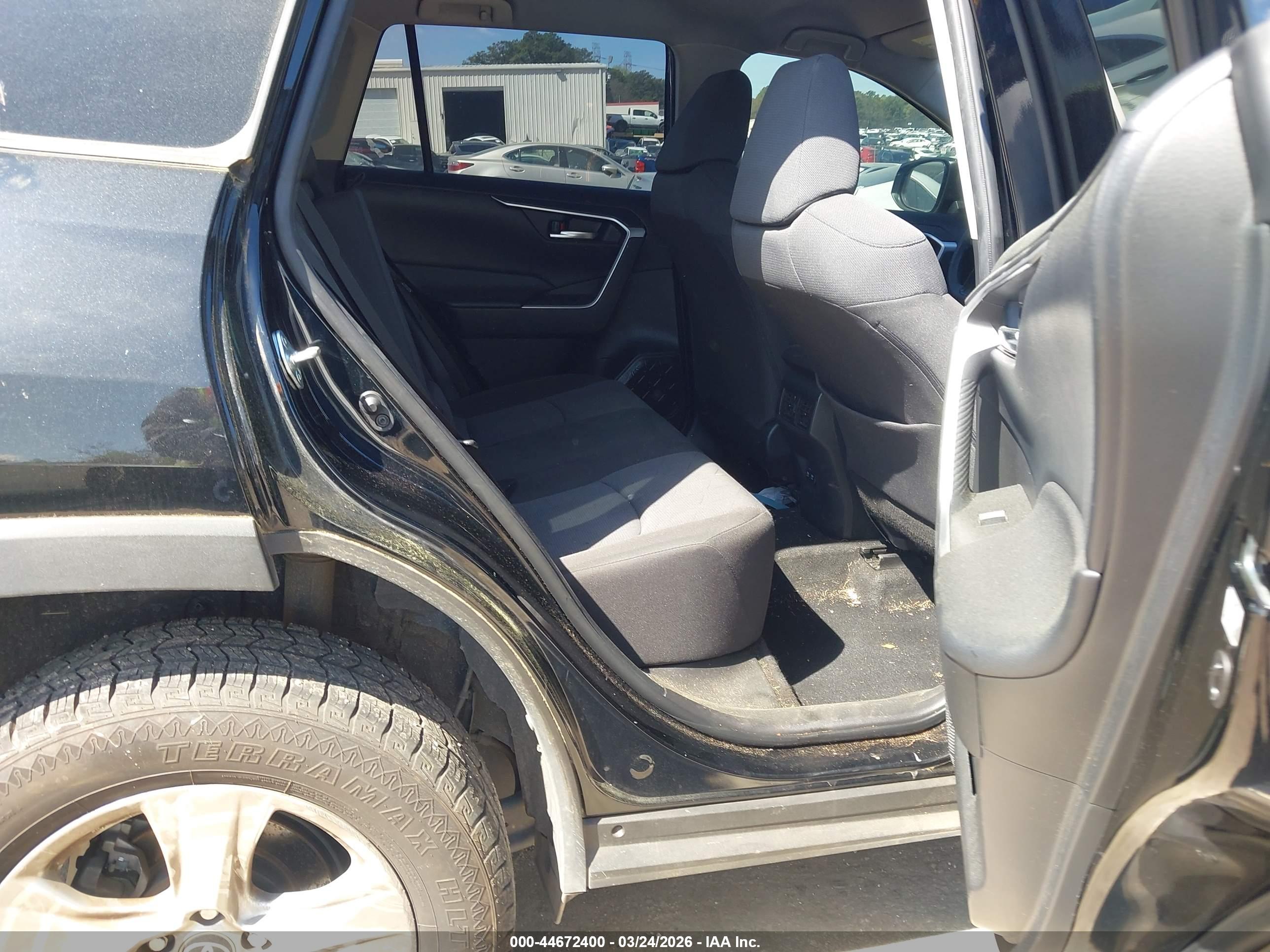 TOYOTA RAV4 image 8