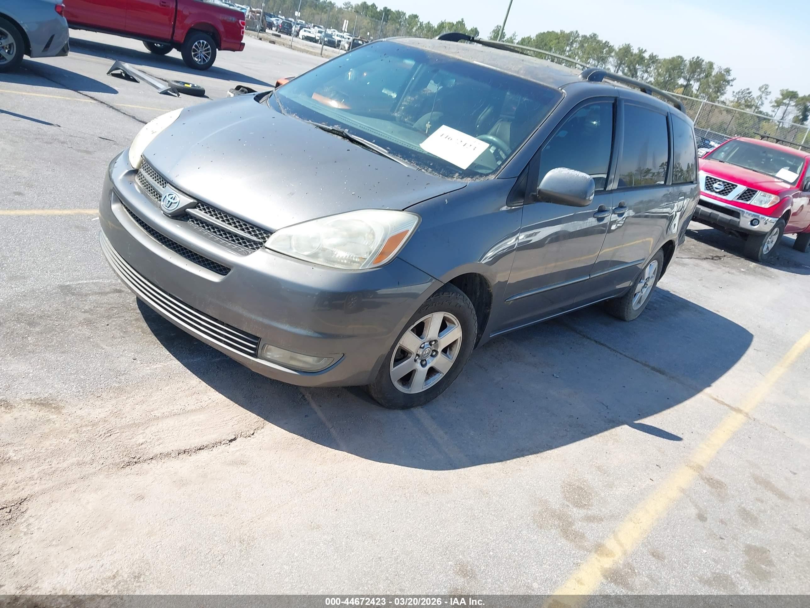 TOYOTA SIENNA image 2