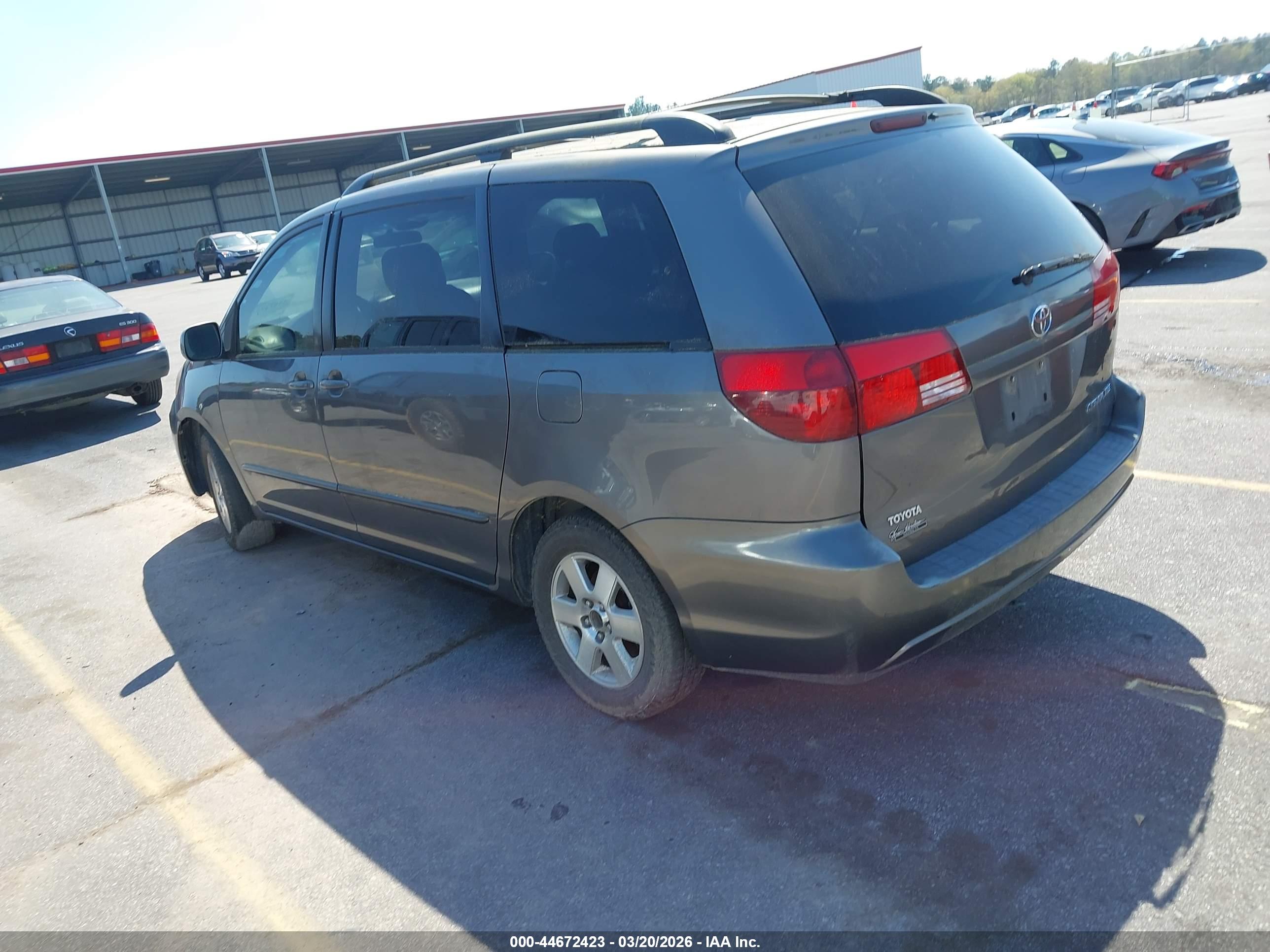 TOYOTA SIENNA image 3
