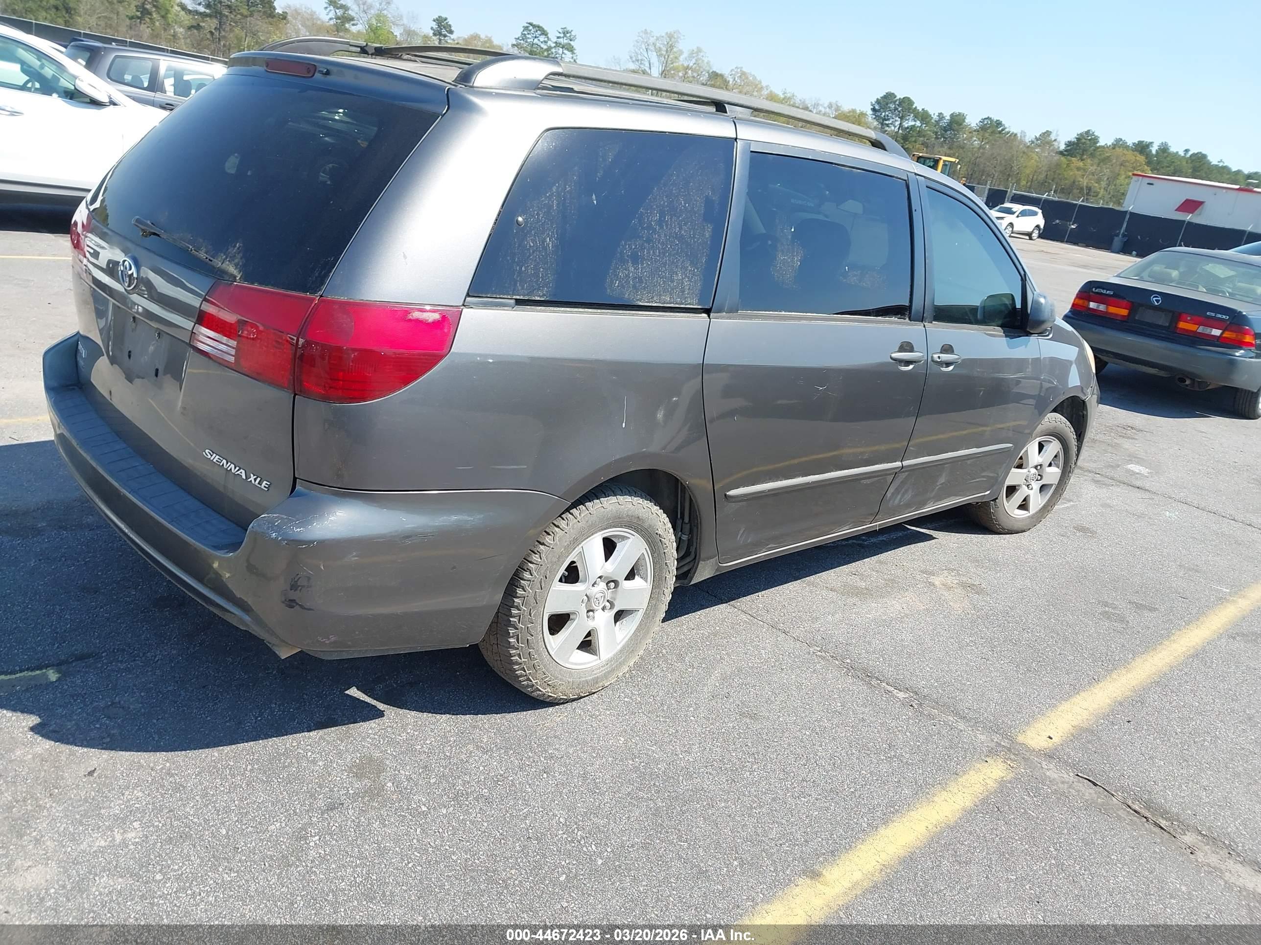 TOYOTA SIENNA image 4