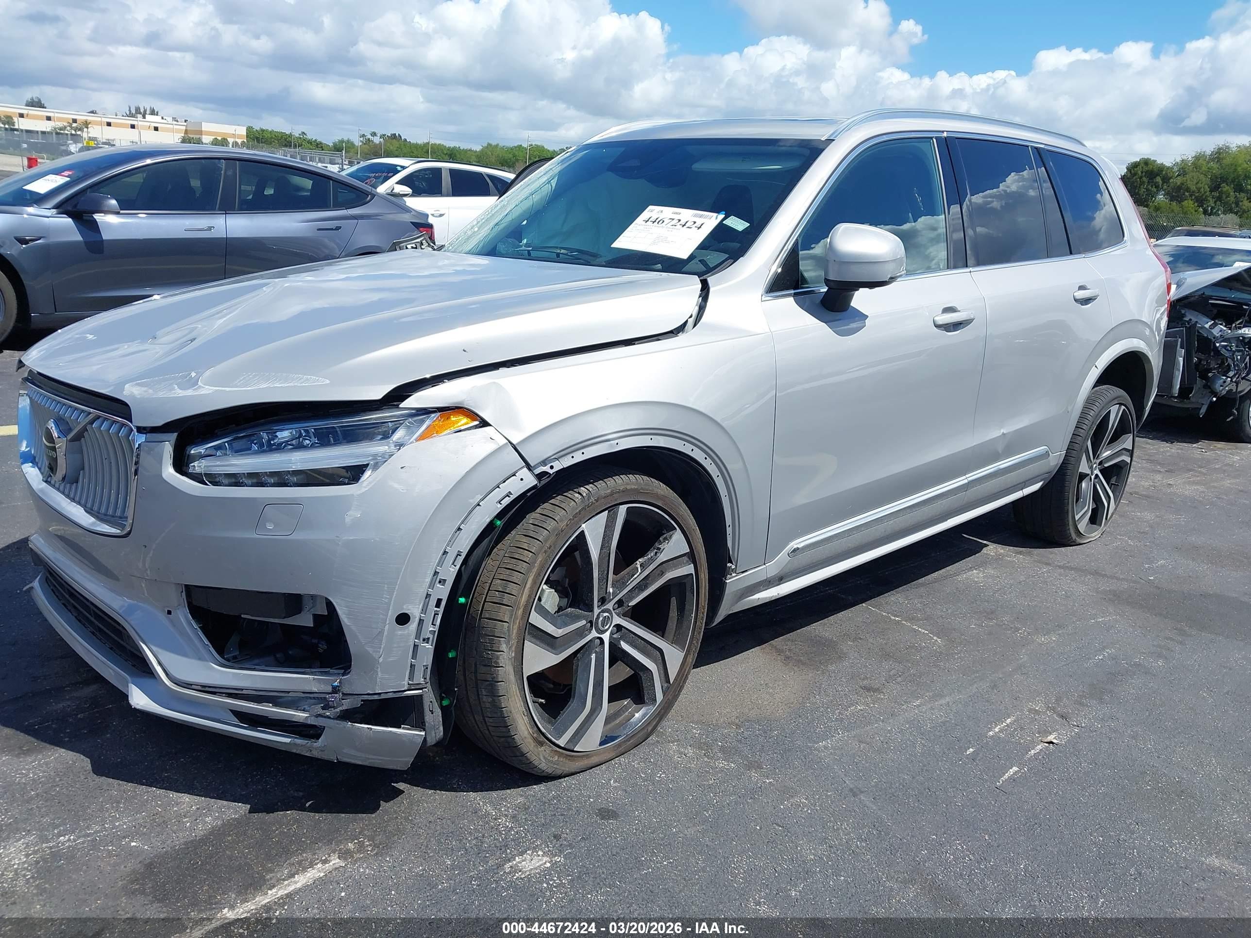 VOLVO XC90 image 2
