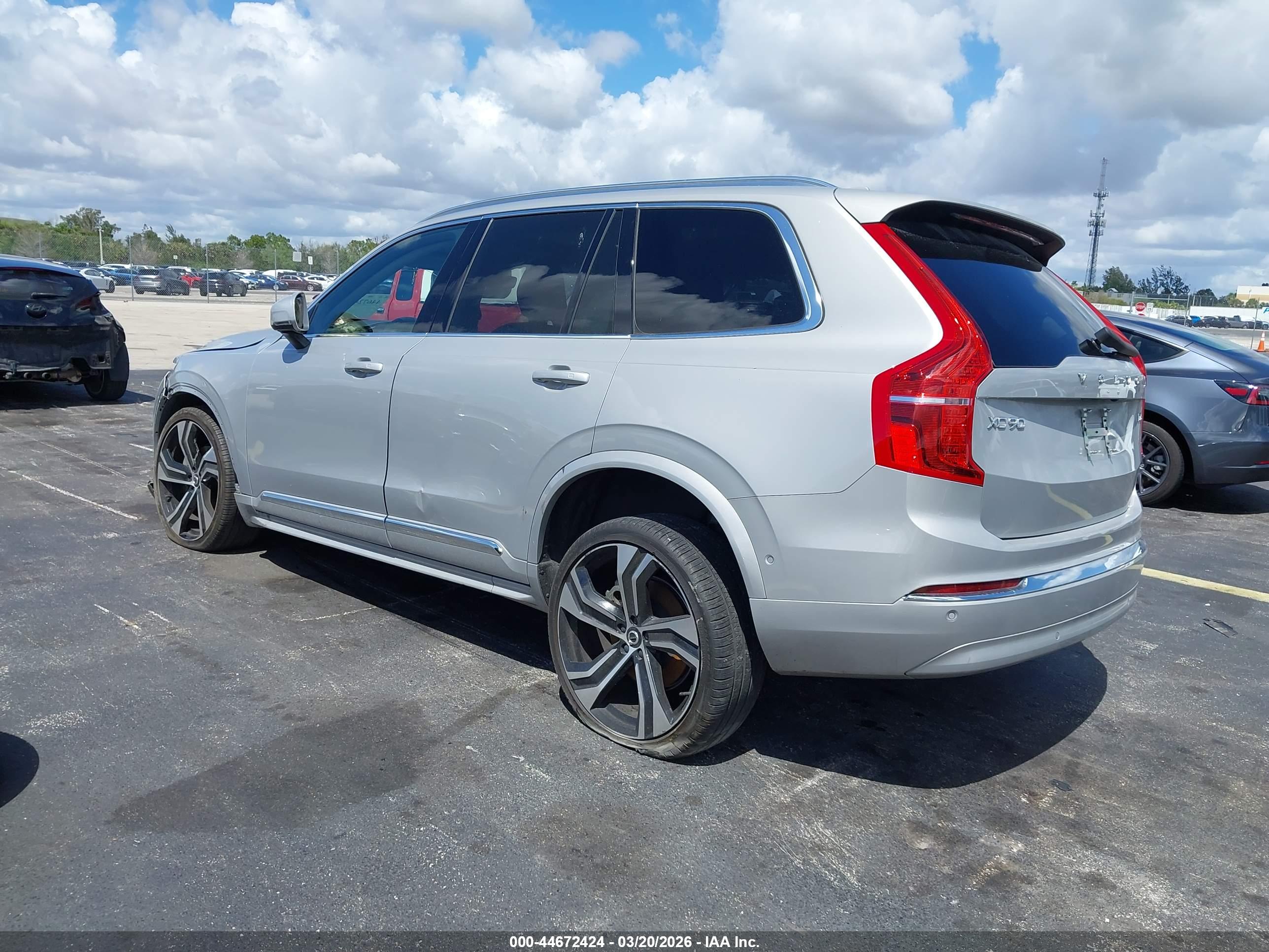 VOLVO XC90 image 3