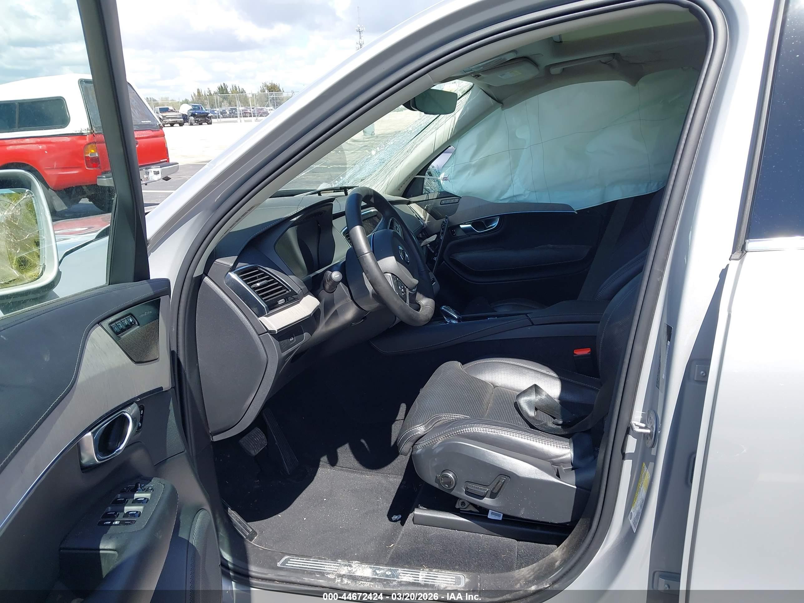 VOLVO XC90 image 5