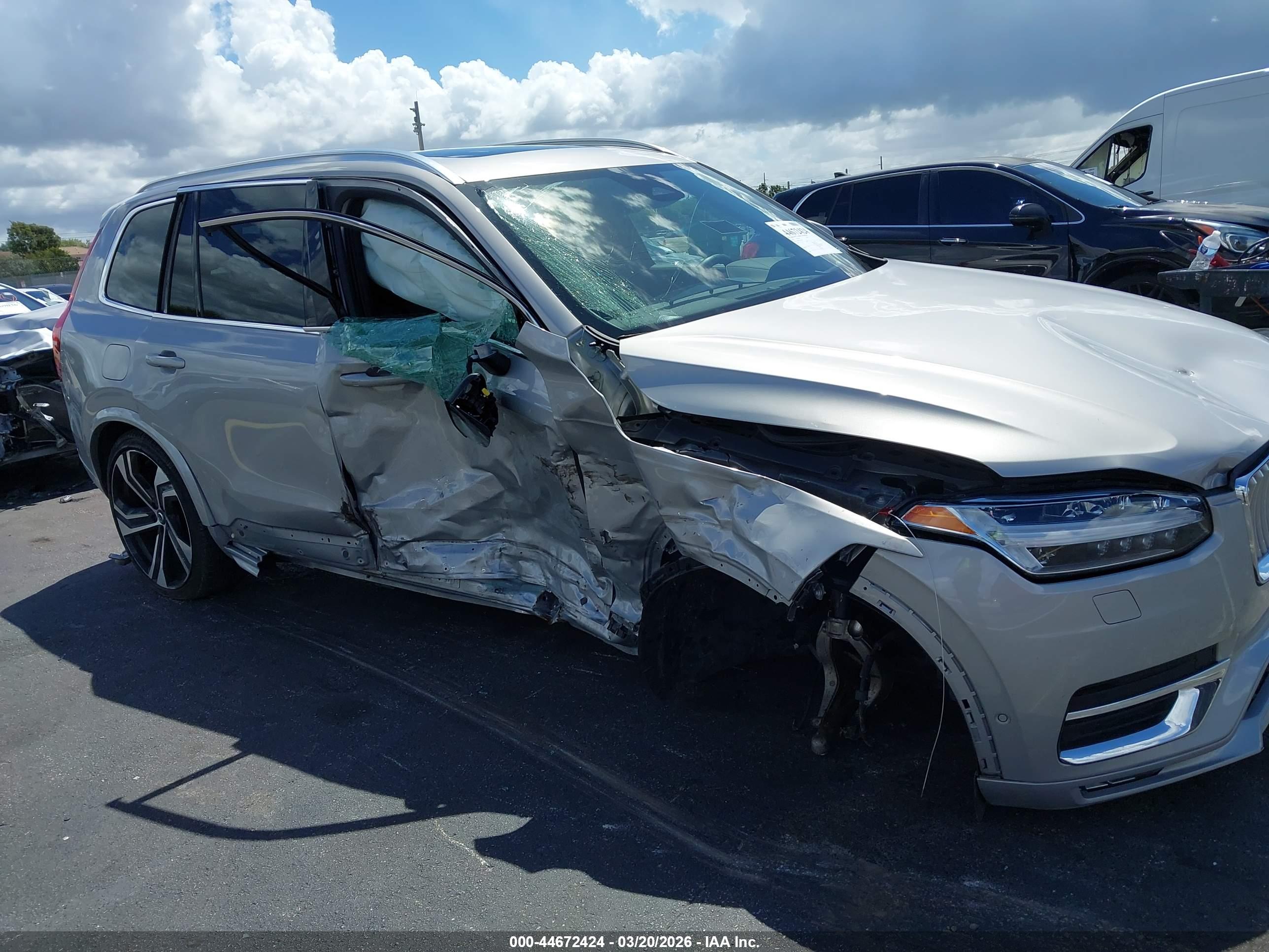 VOLVO XC90 image 6
