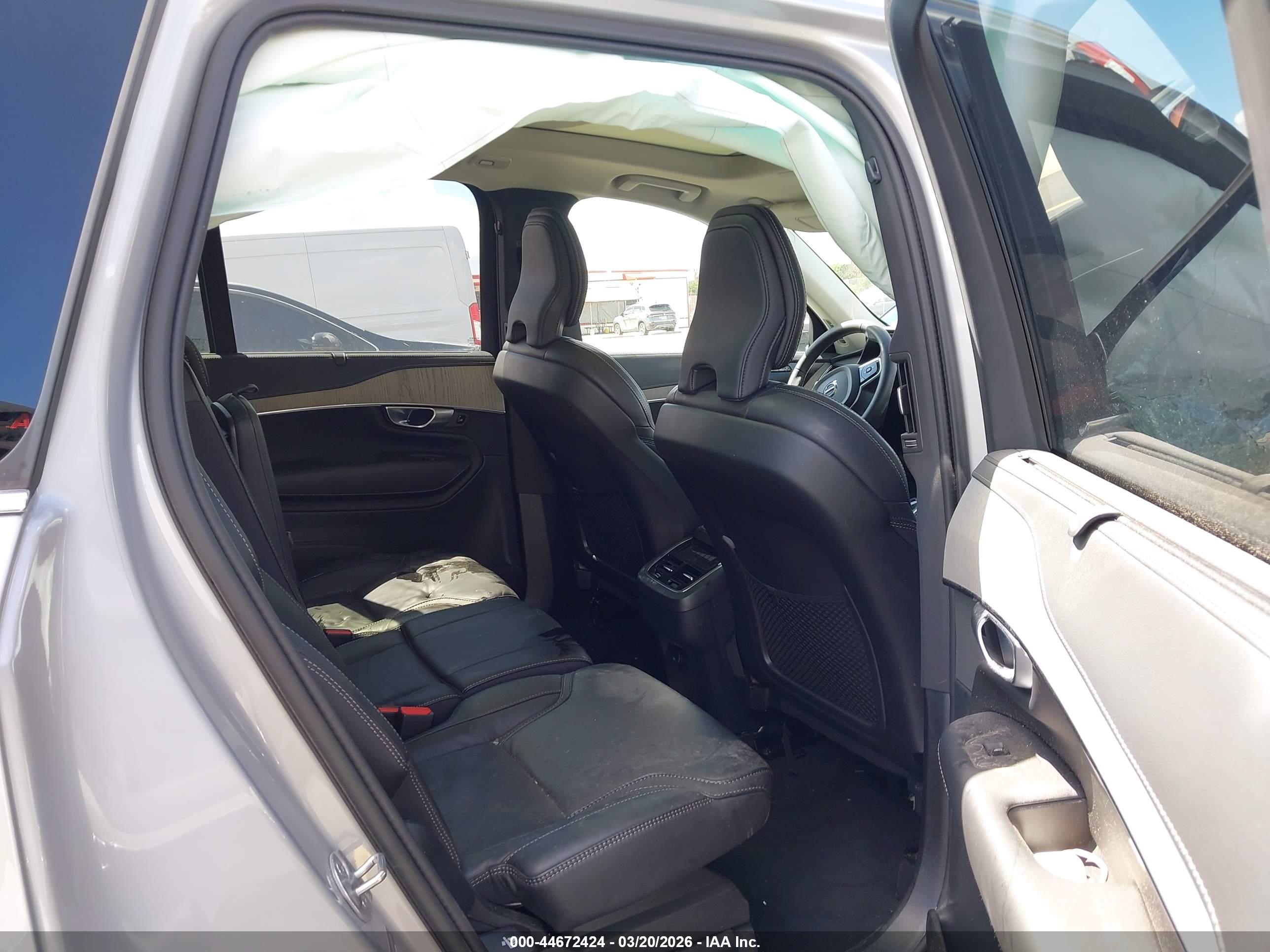 VOLVO XC90 image 8