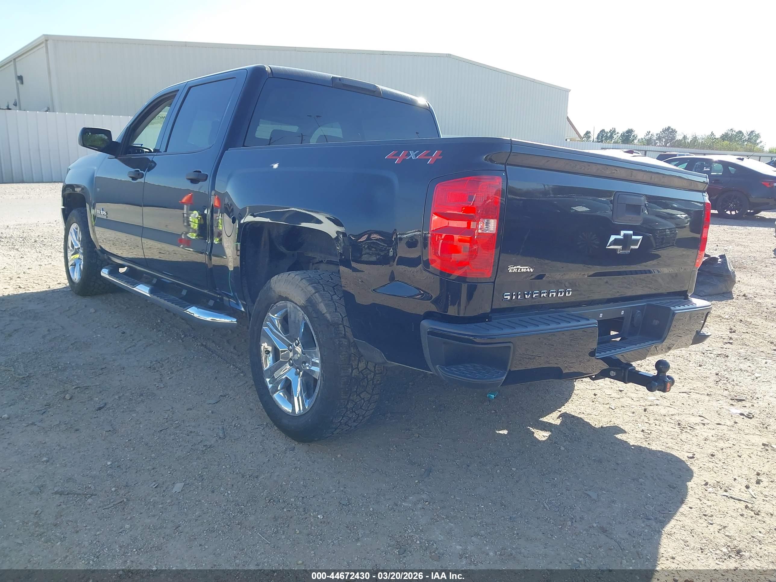 CHEVROLET SILVERADO image 3