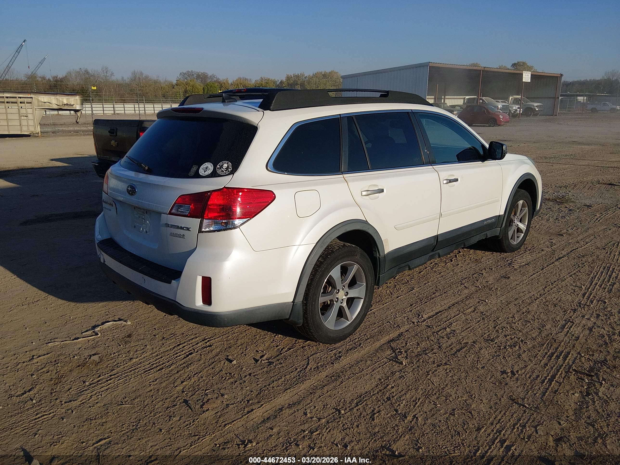 SUBARU OUTBACK image 4