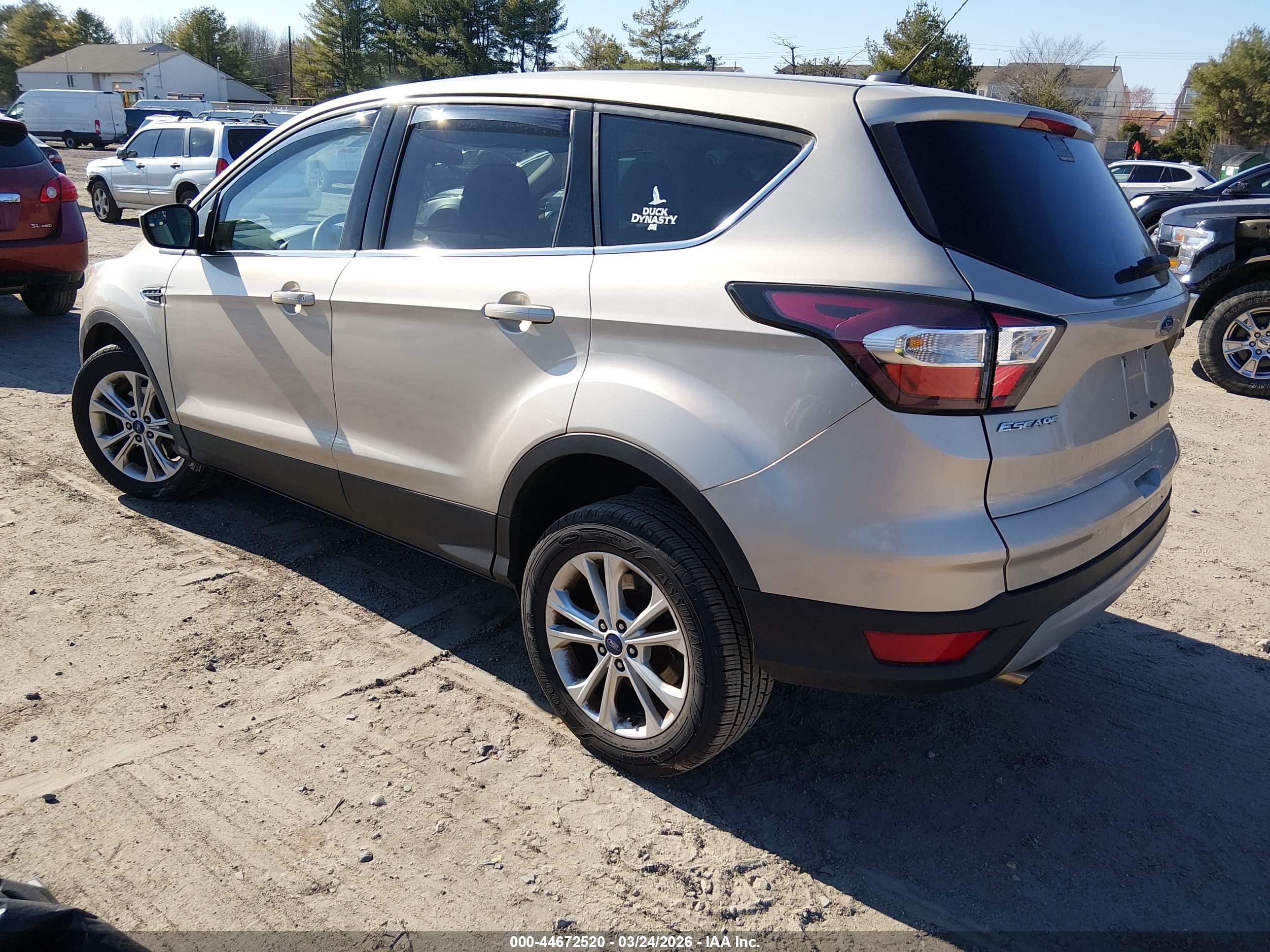 FORD ESCAPE image 3