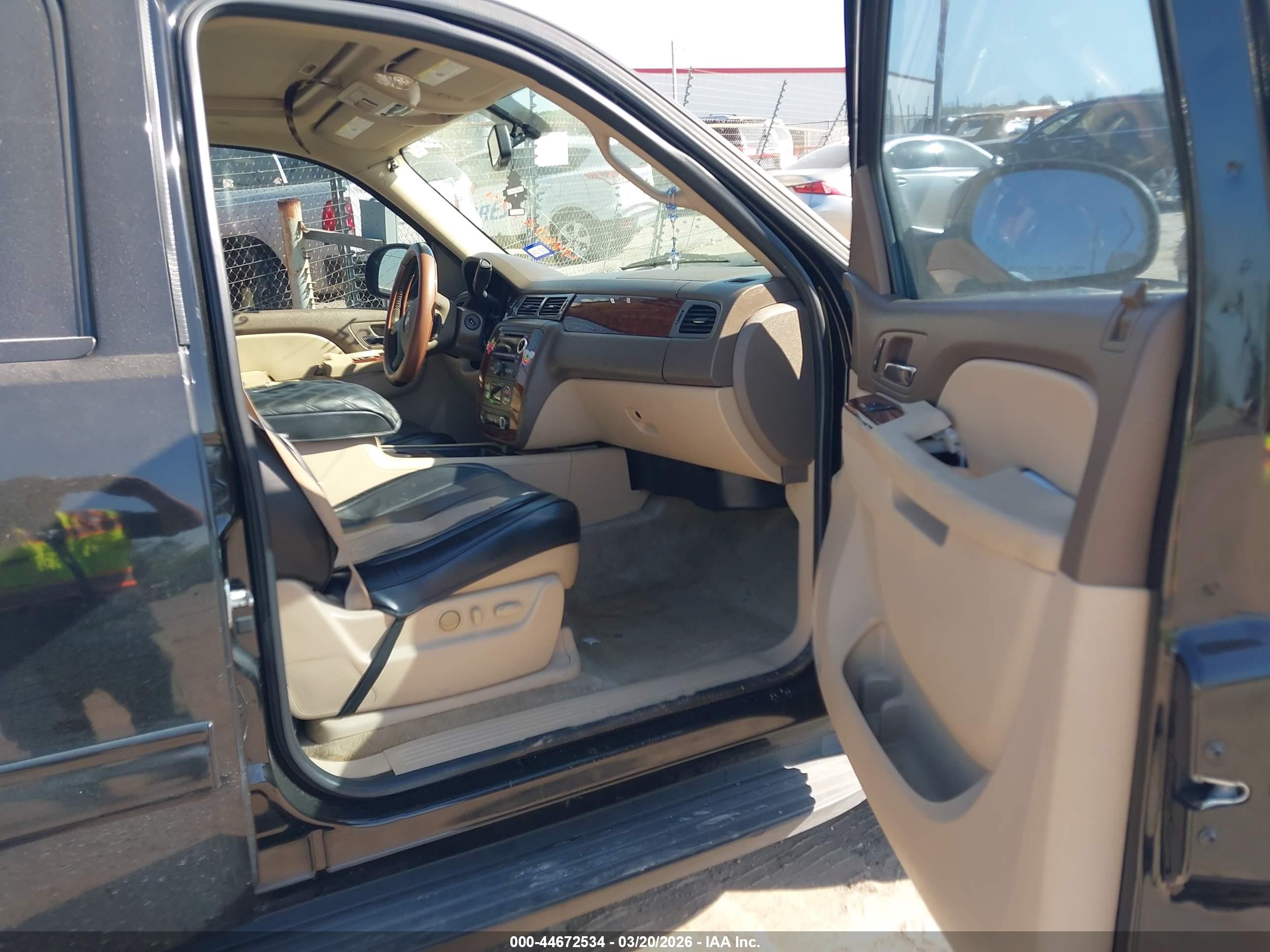 CHEVROLET TAHOE image 5