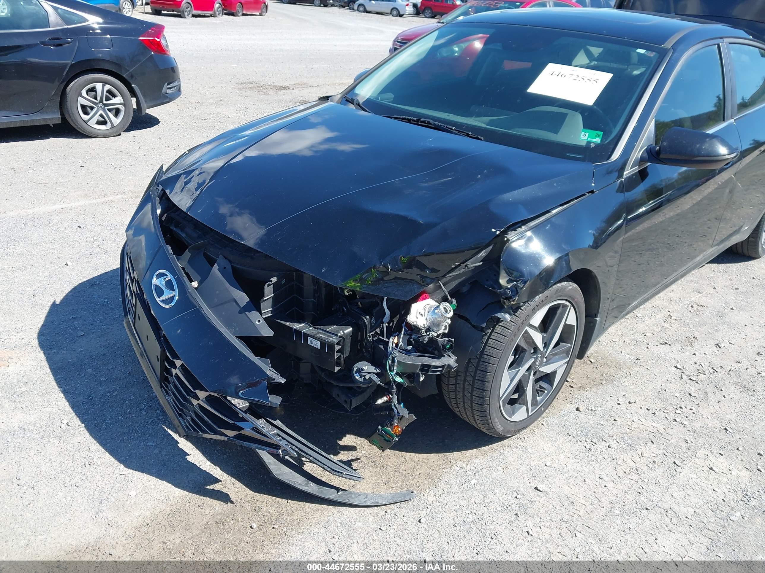 HYUNDAI ELANTRA image 6