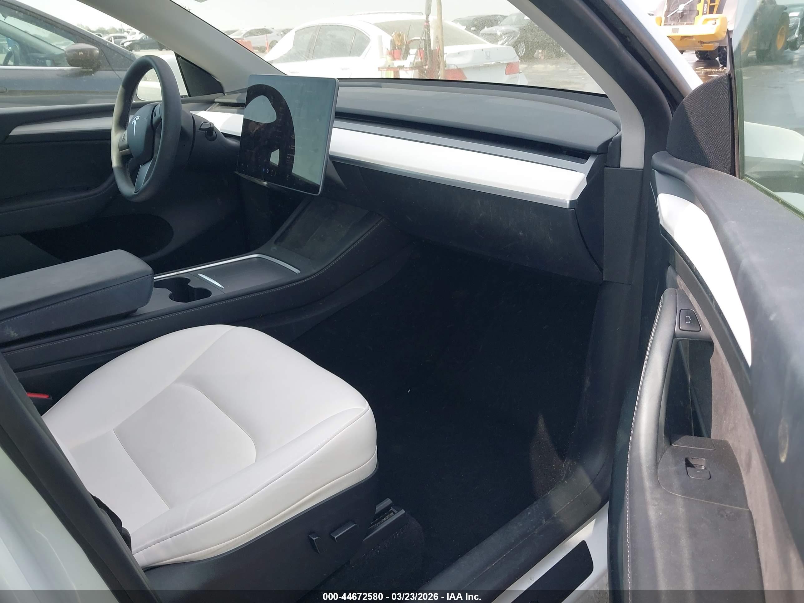 TESLA MODEL image 5