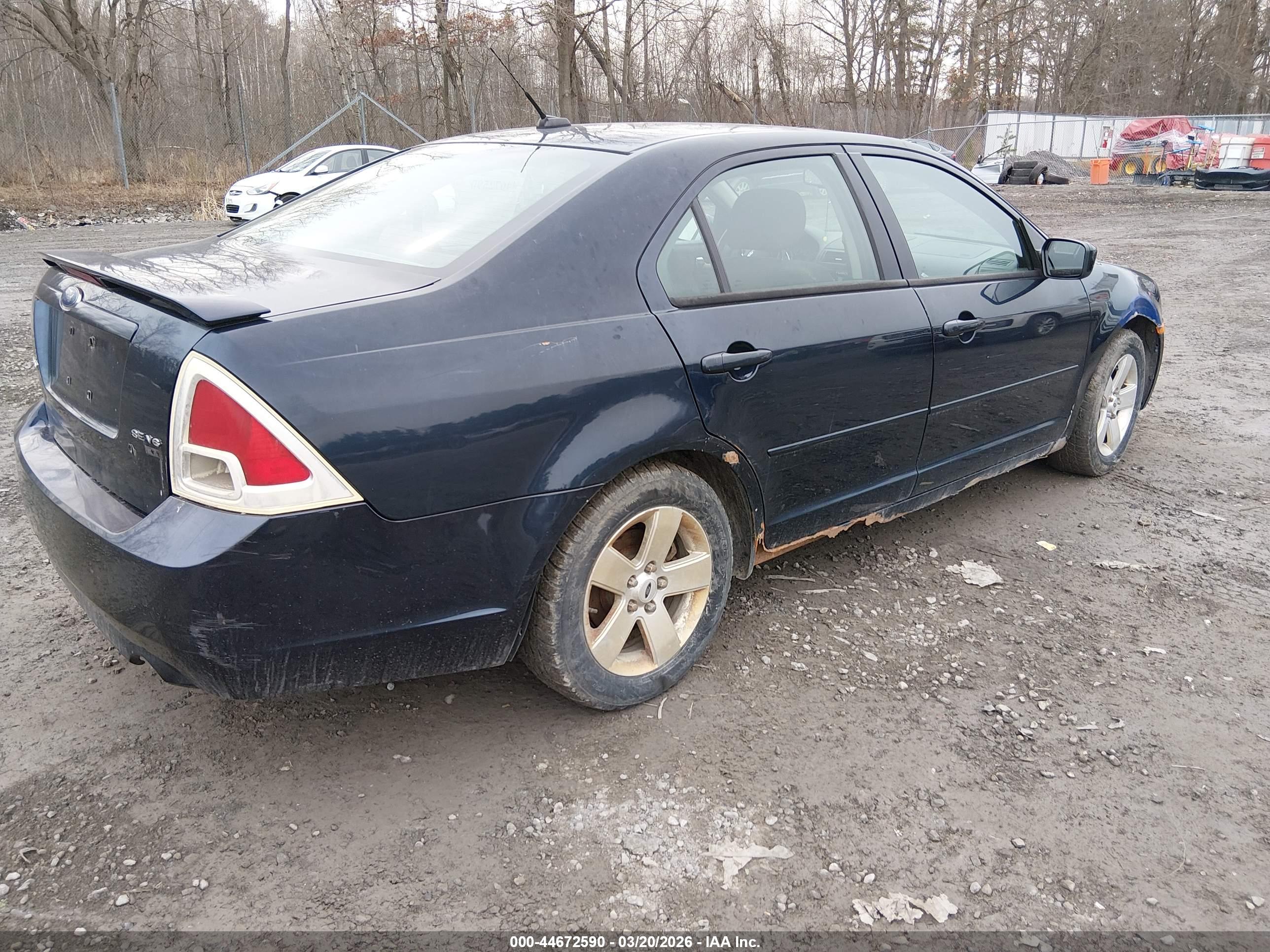 FORD FUSION image 4