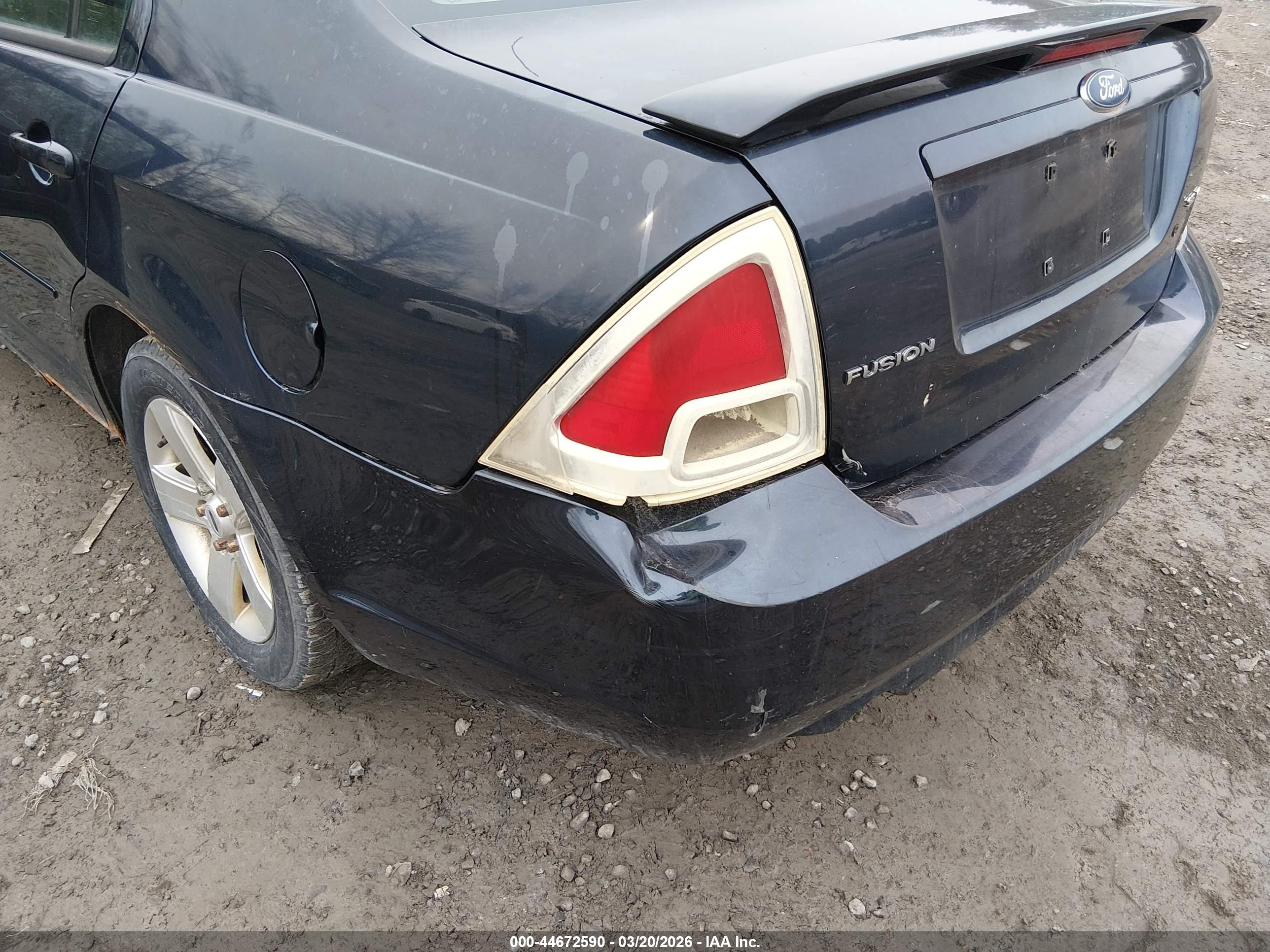 FORD FUSION image 6