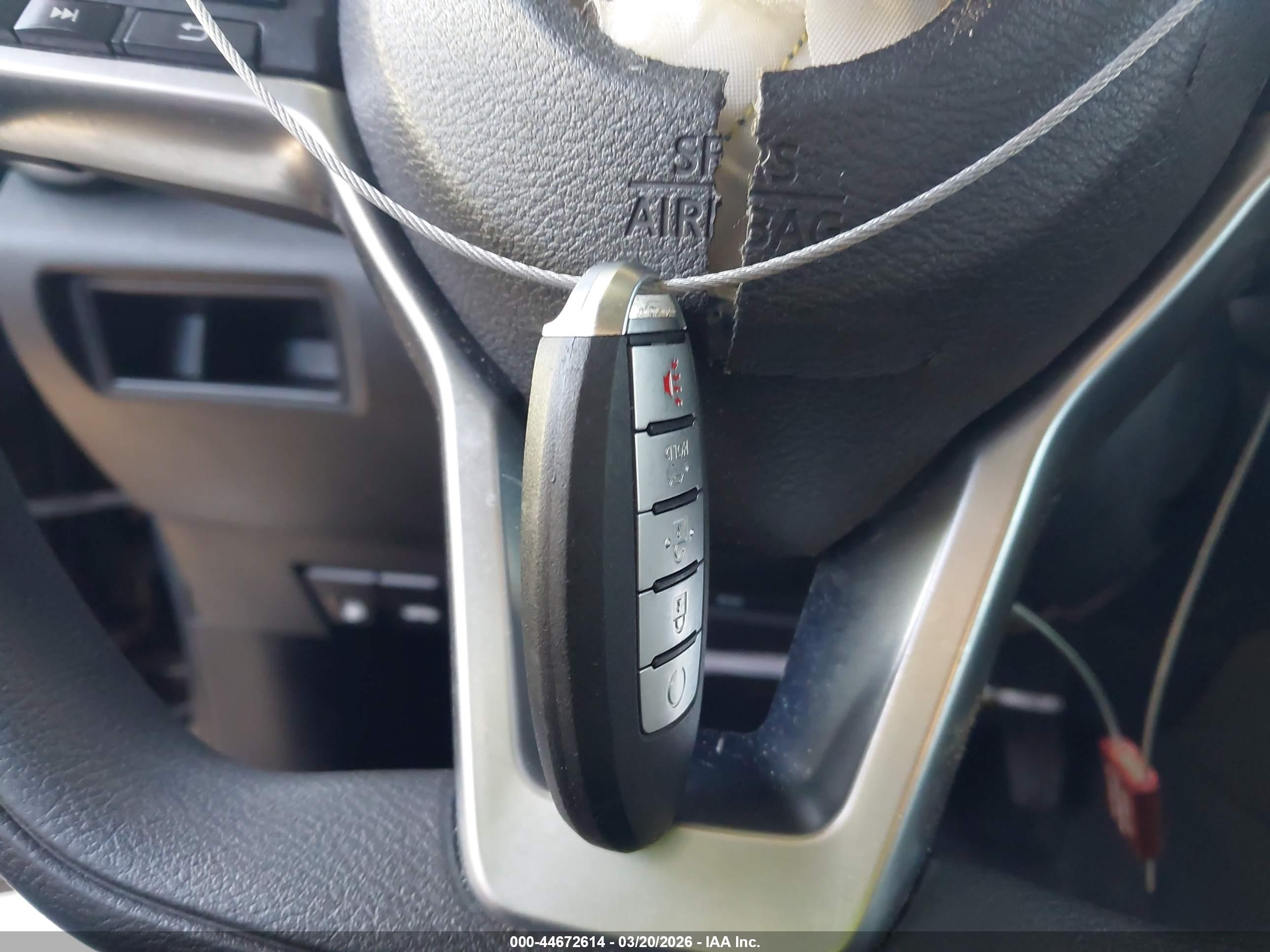 NISSAN VERSA image 11