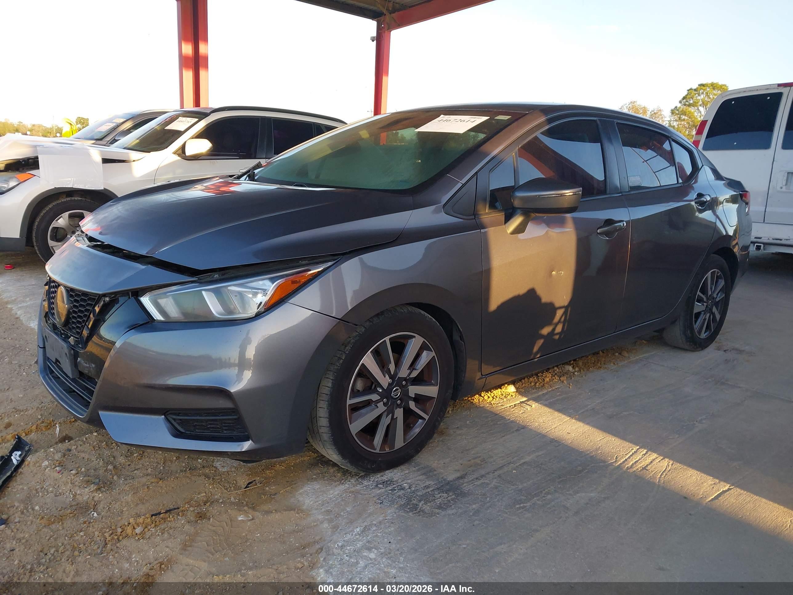 NISSAN VERSA image 2