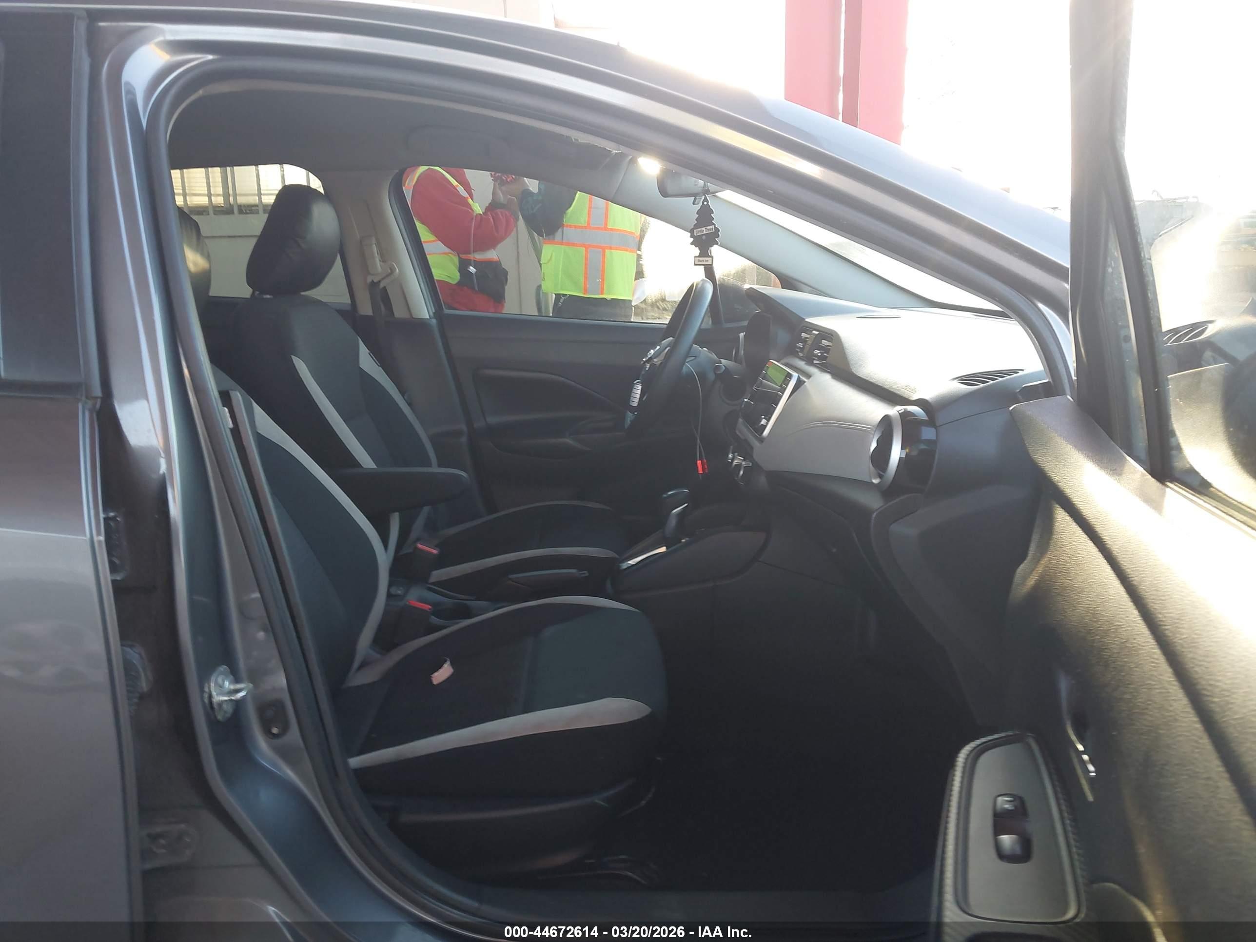 NISSAN VERSA image 5
