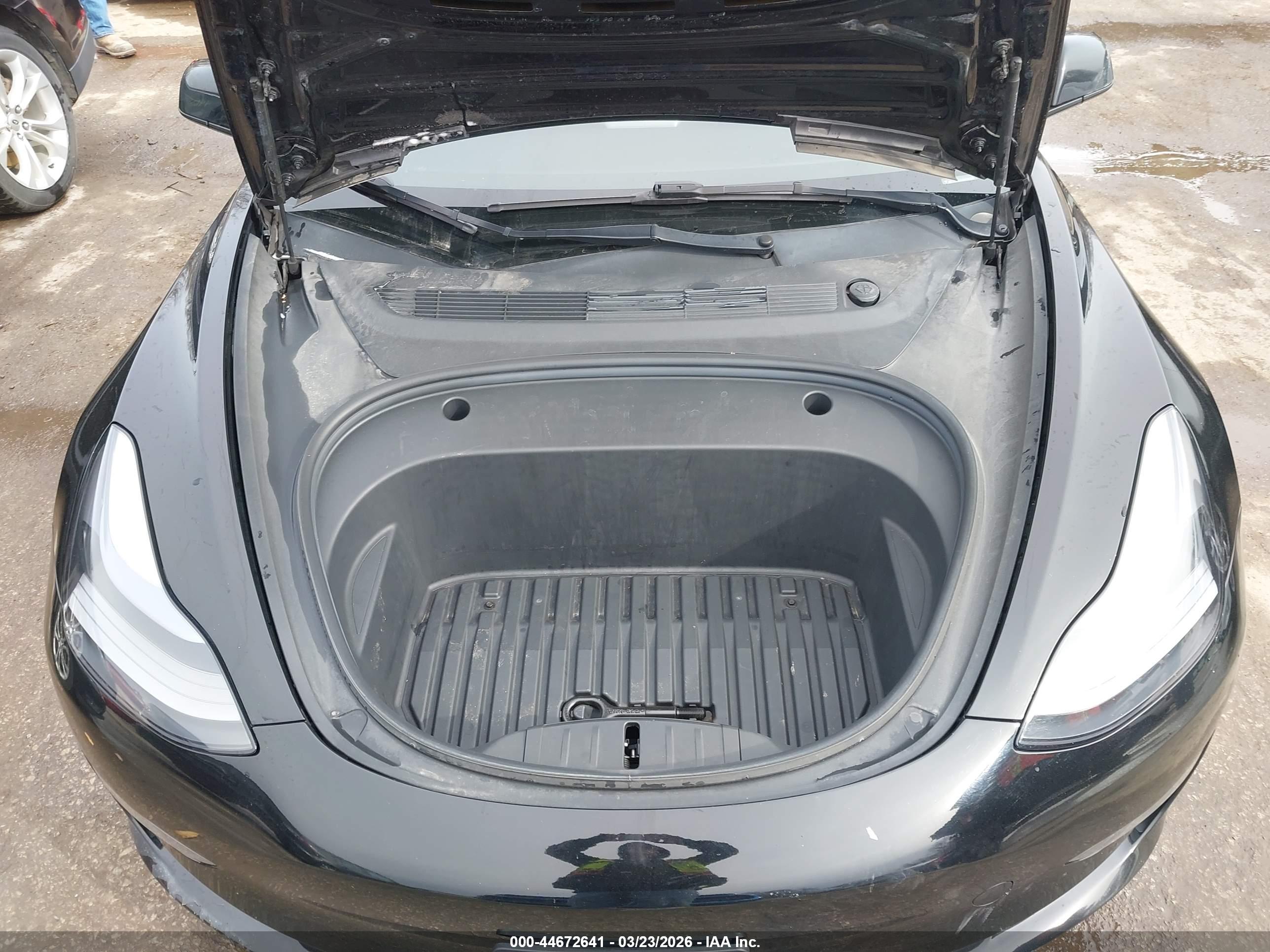 TESLA MODEL image 10
