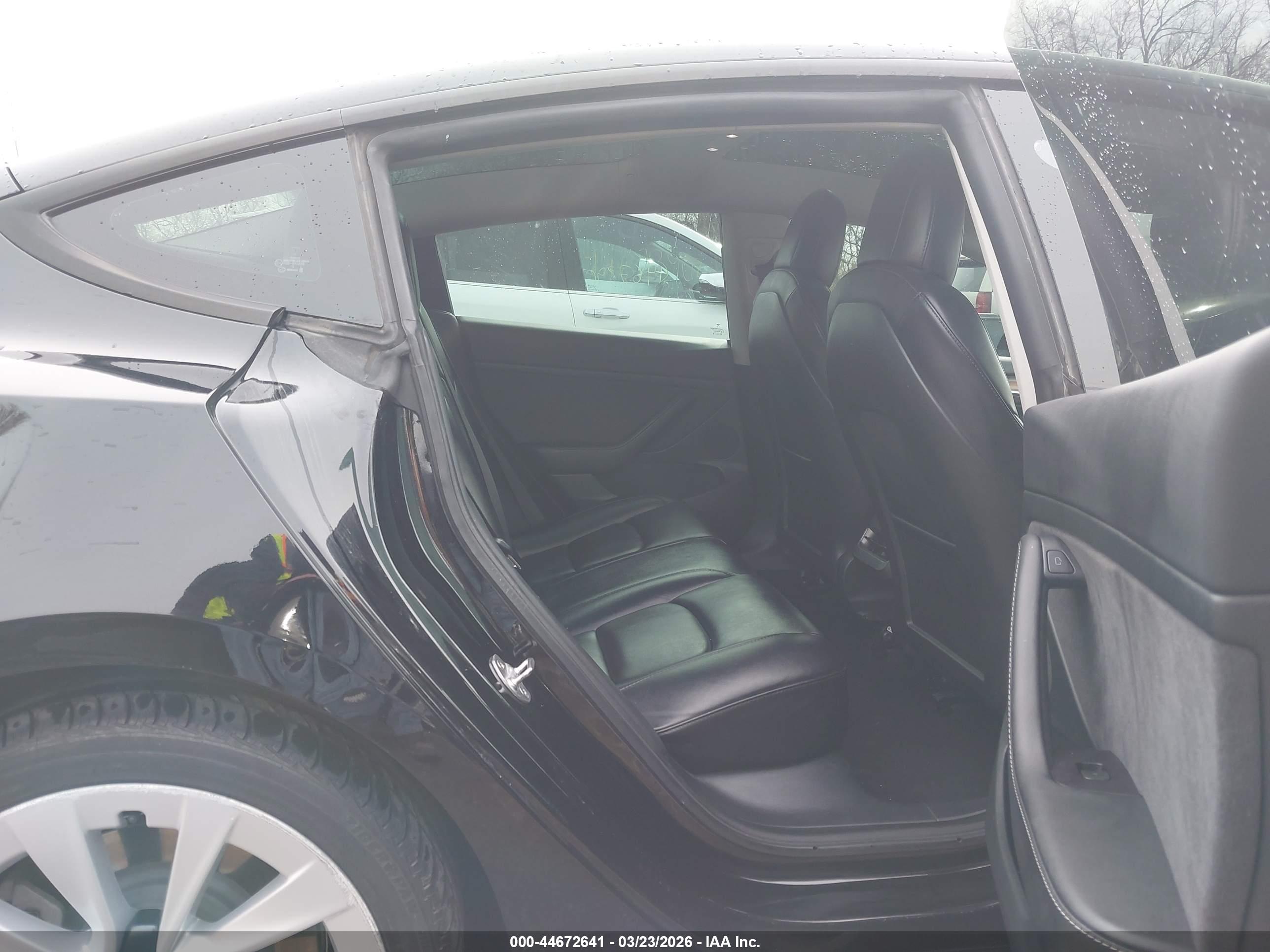 TESLA MODEL image 8