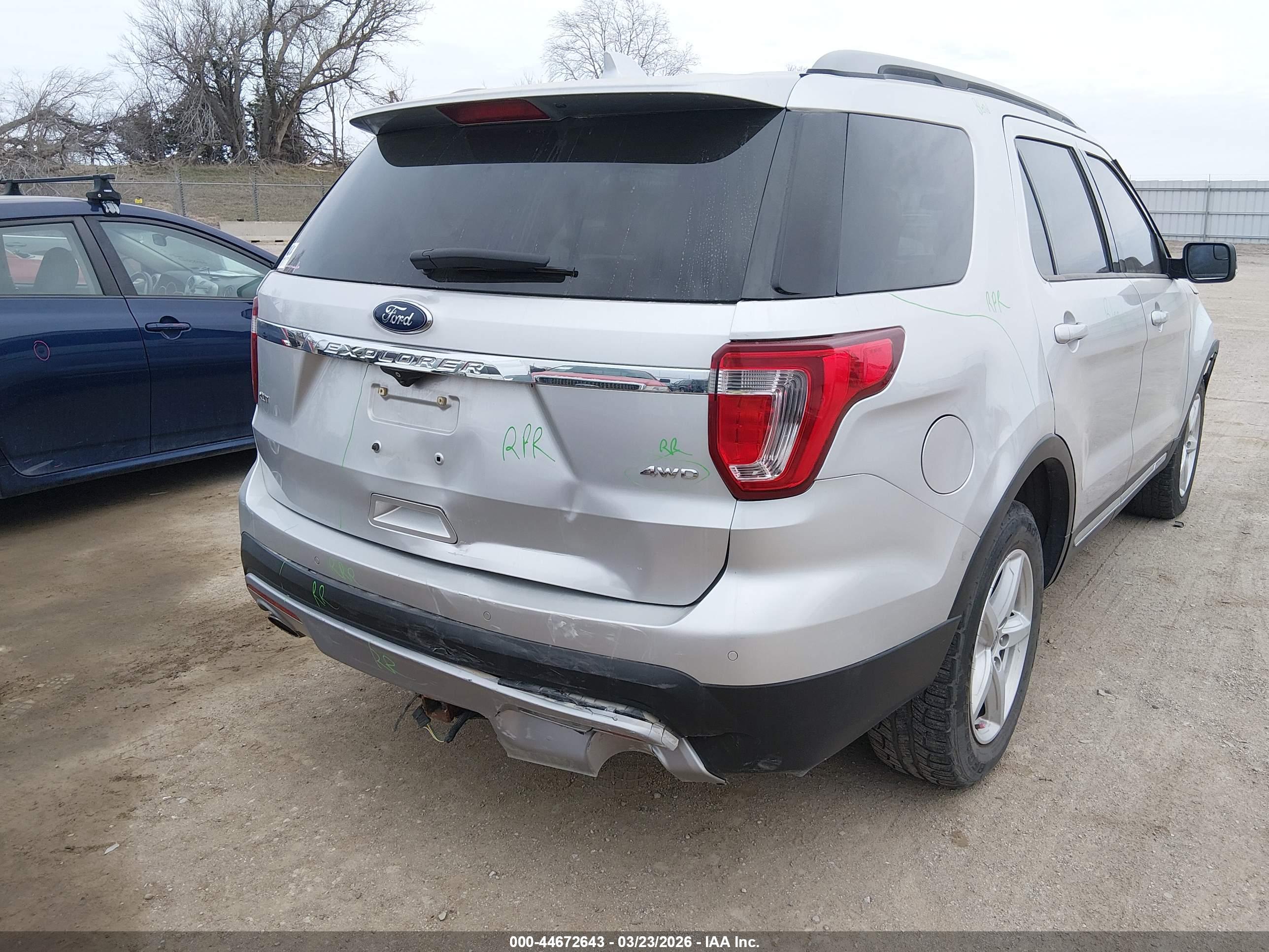 FORD EXPLORER image 6