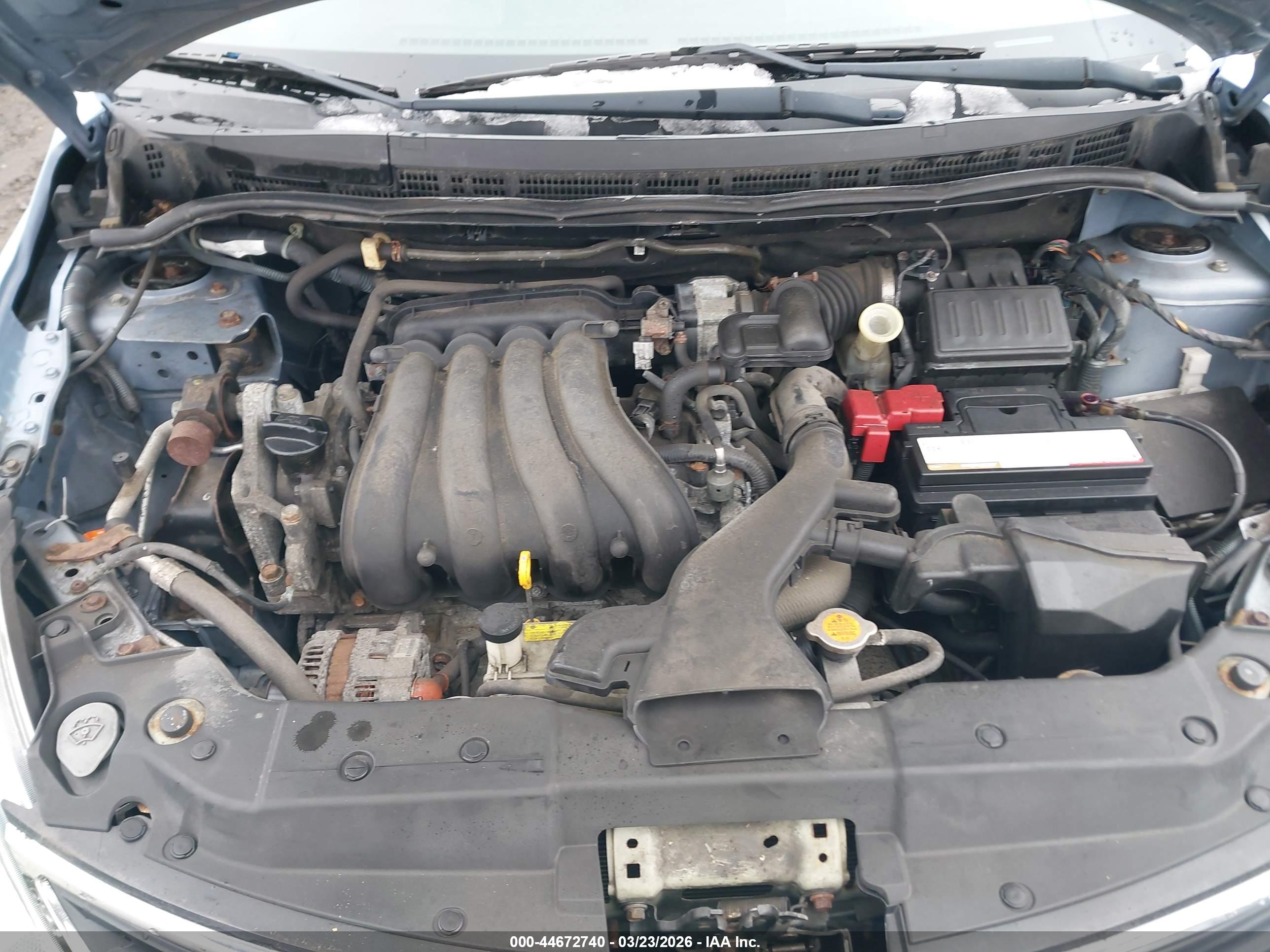 NISSAN VERSA image 10