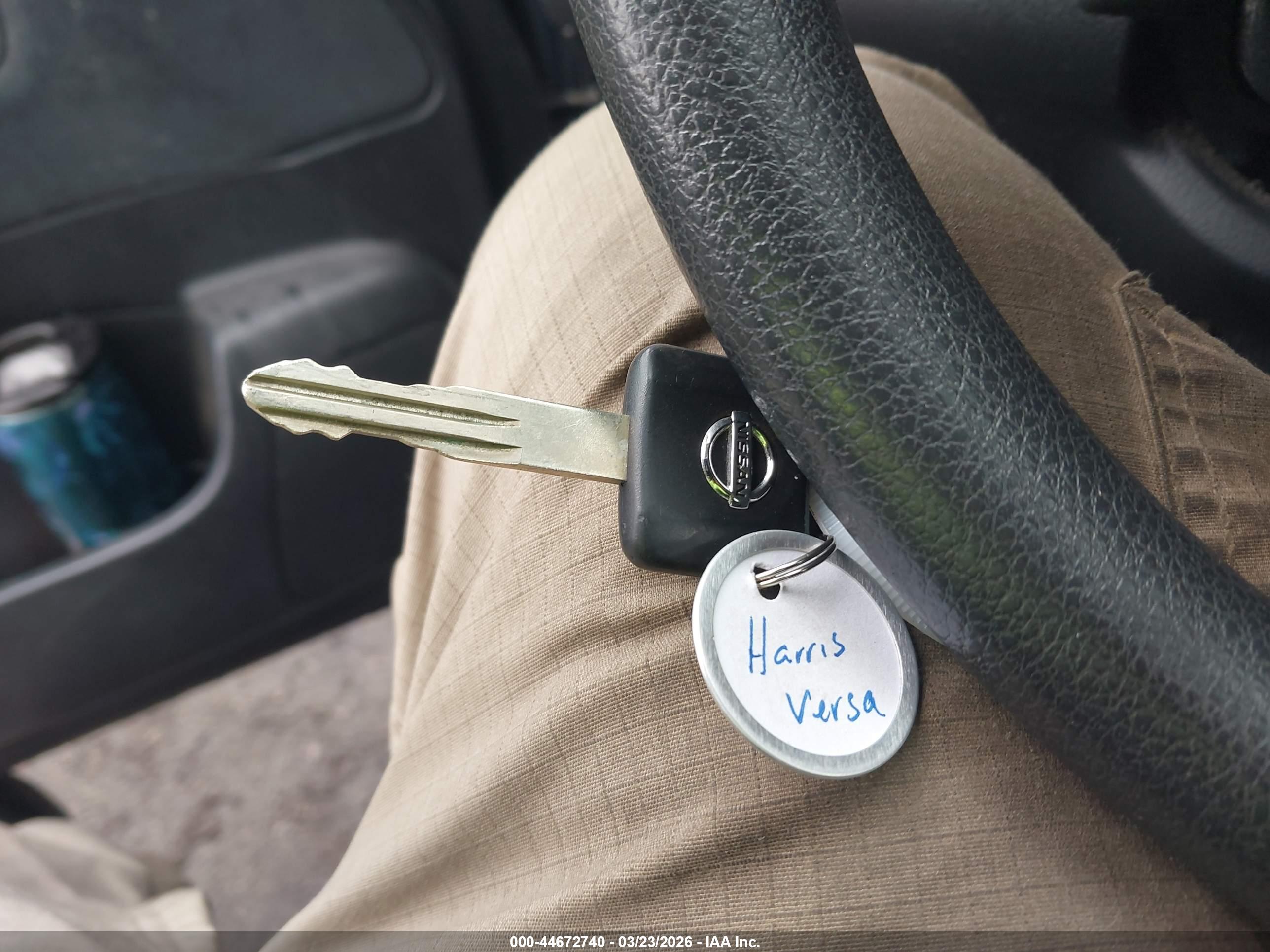 NISSAN VERSA image 11