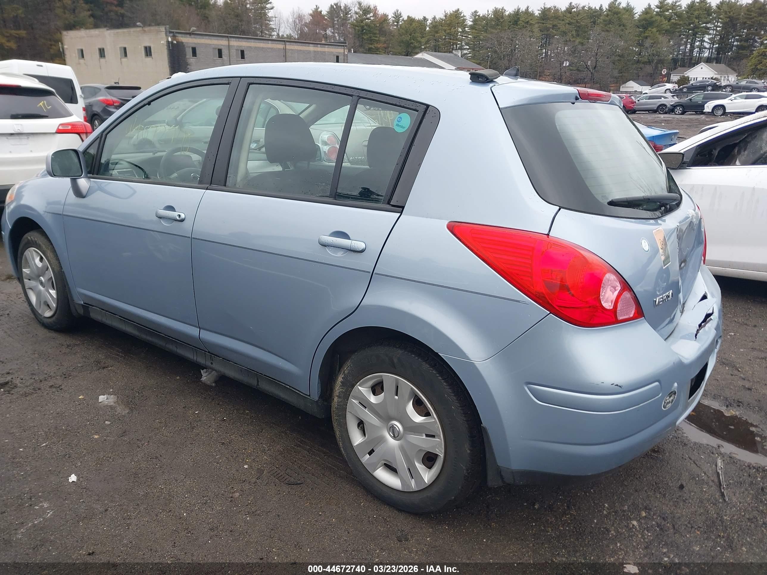 NISSAN VERSA image 3