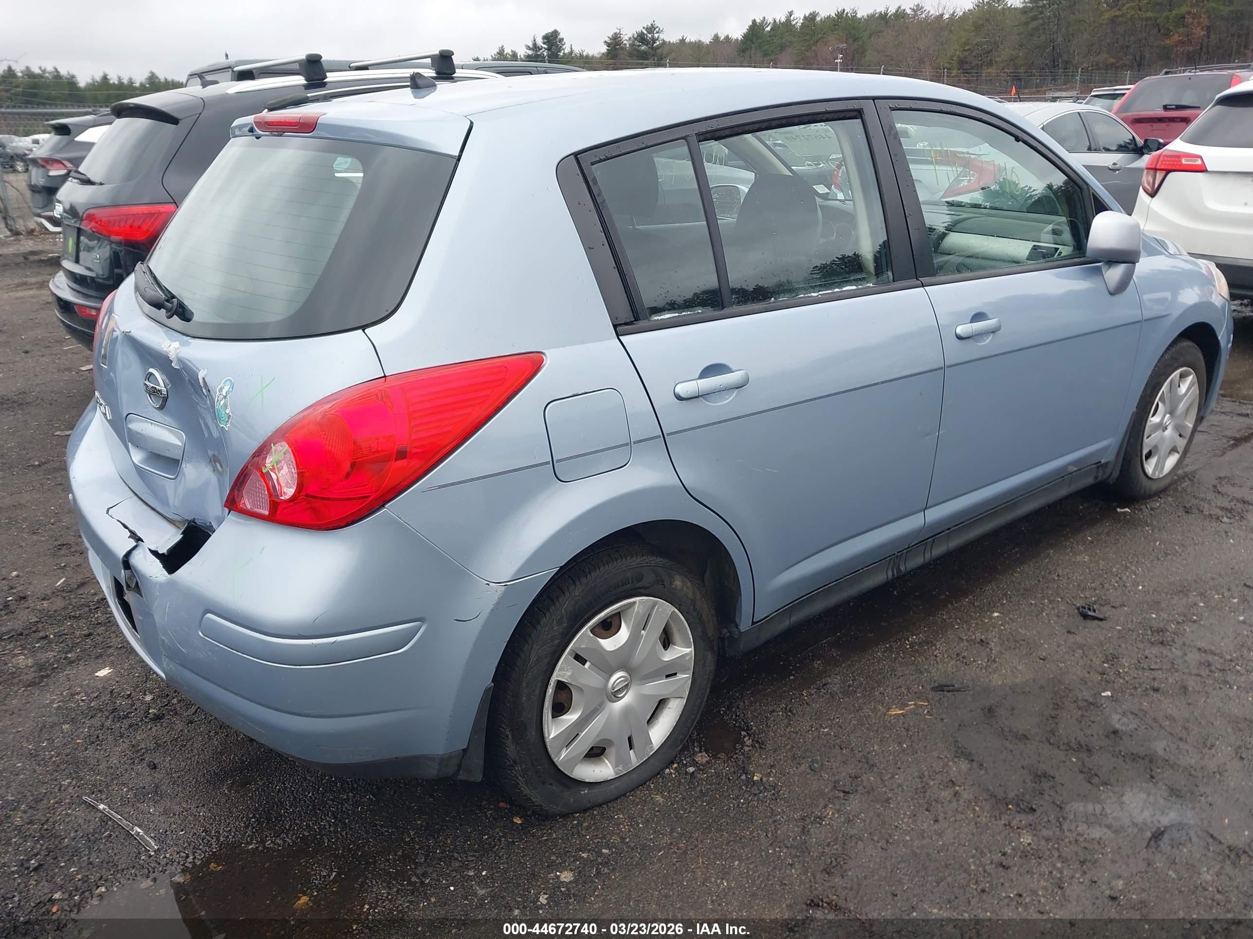 NISSAN VERSA image 4