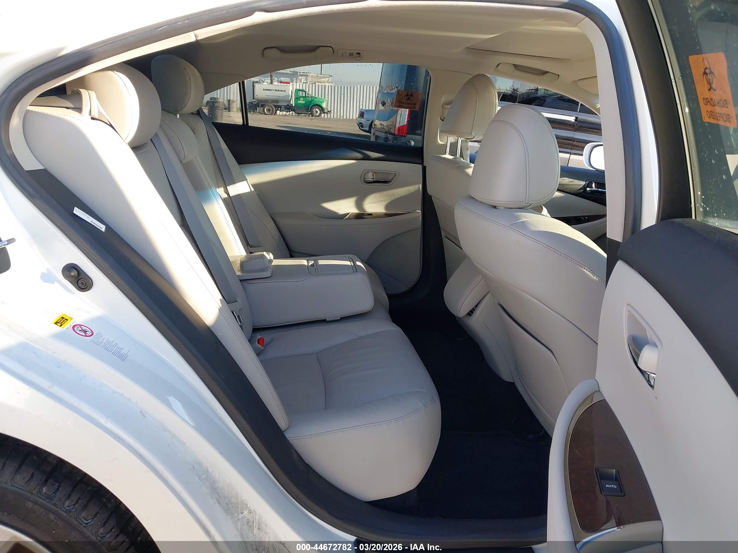 LEXUS ES image 8