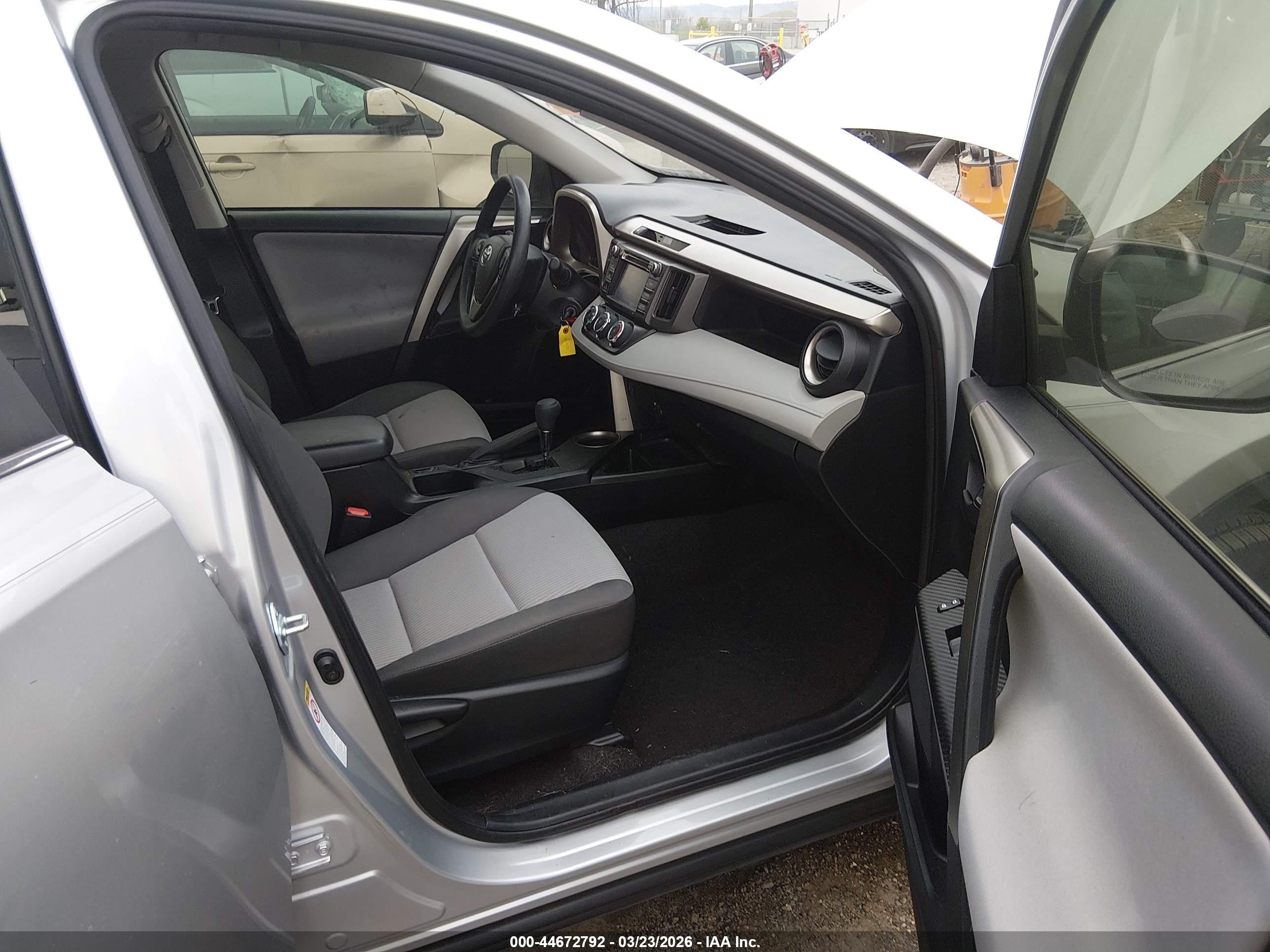 TOYOTA RAV4 image 5