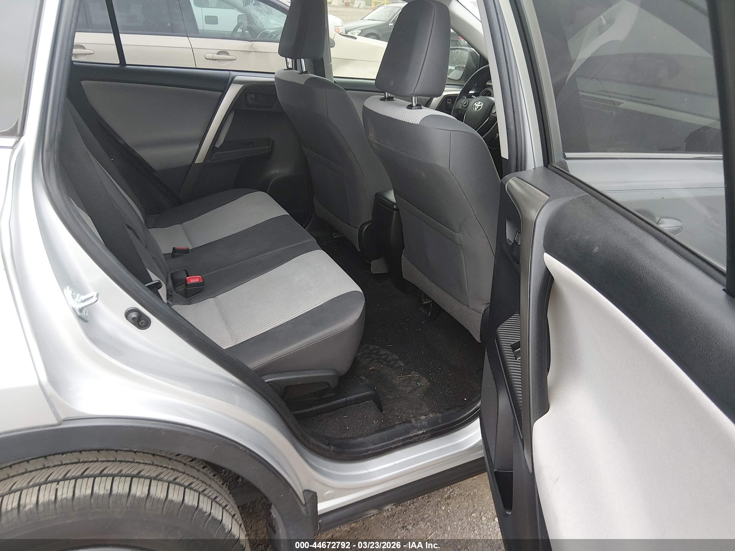 TOYOTA RAV4 image 8