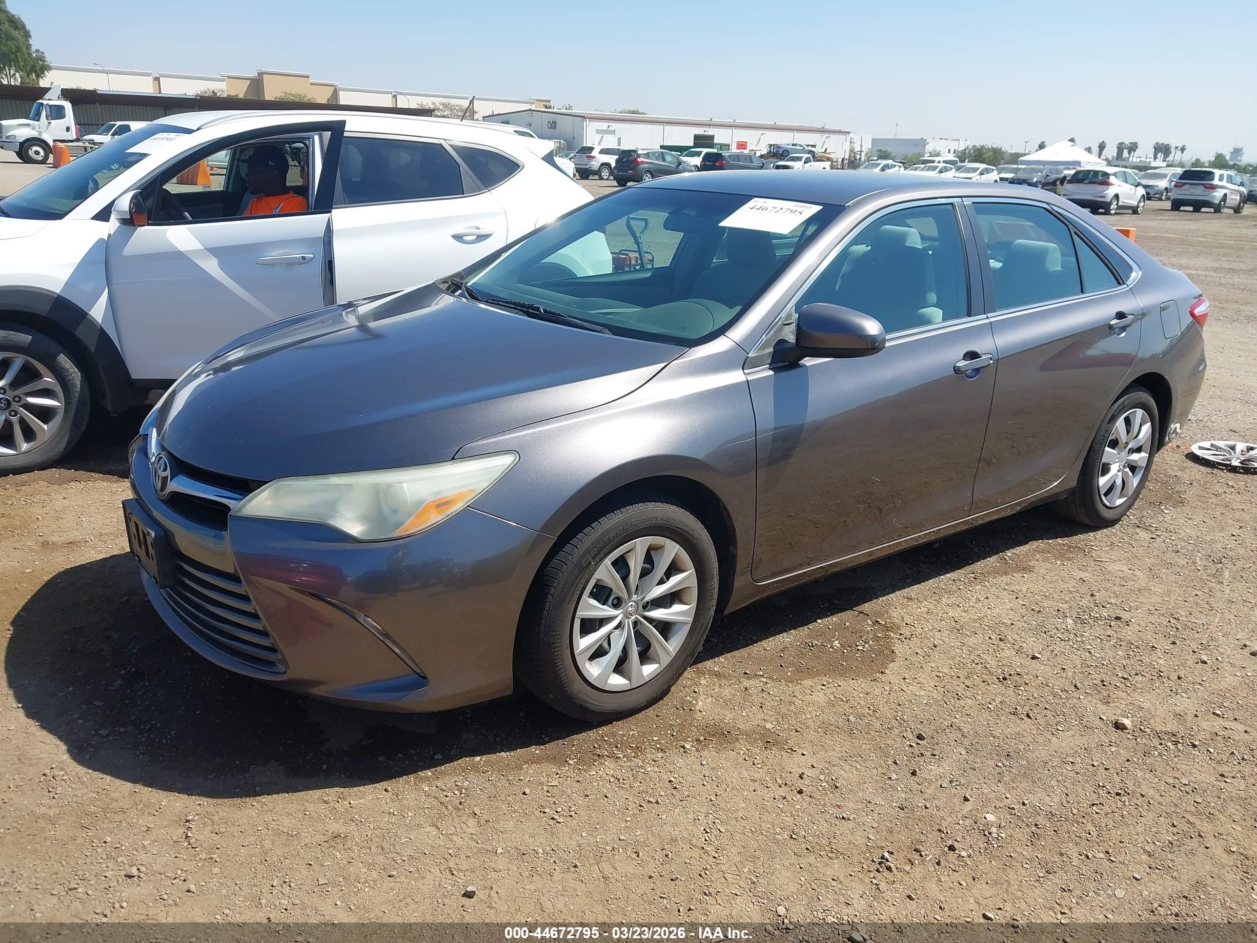 TOYOTA CAMRY image 2