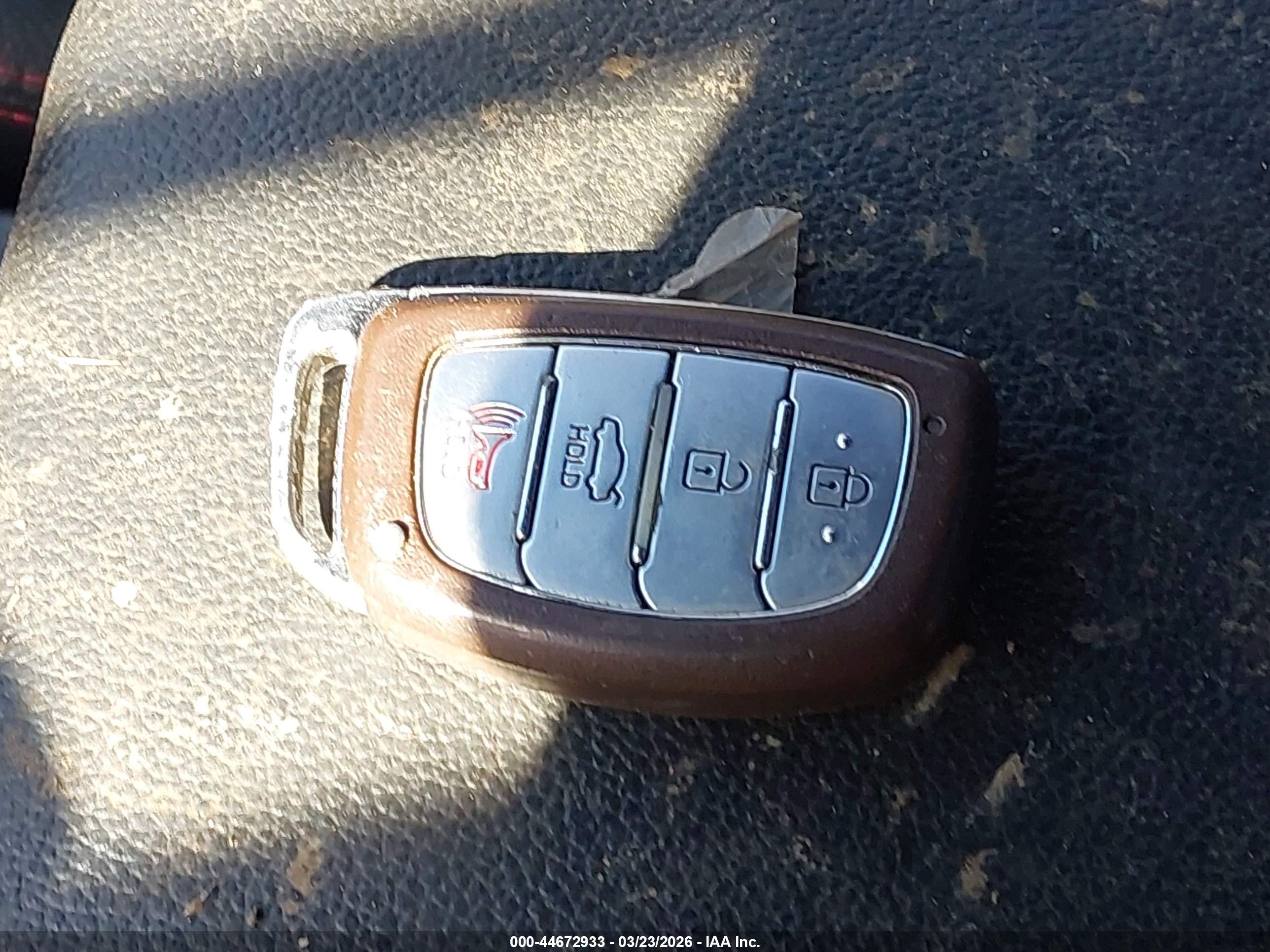 HYUNDAI ELANTRA image 11
