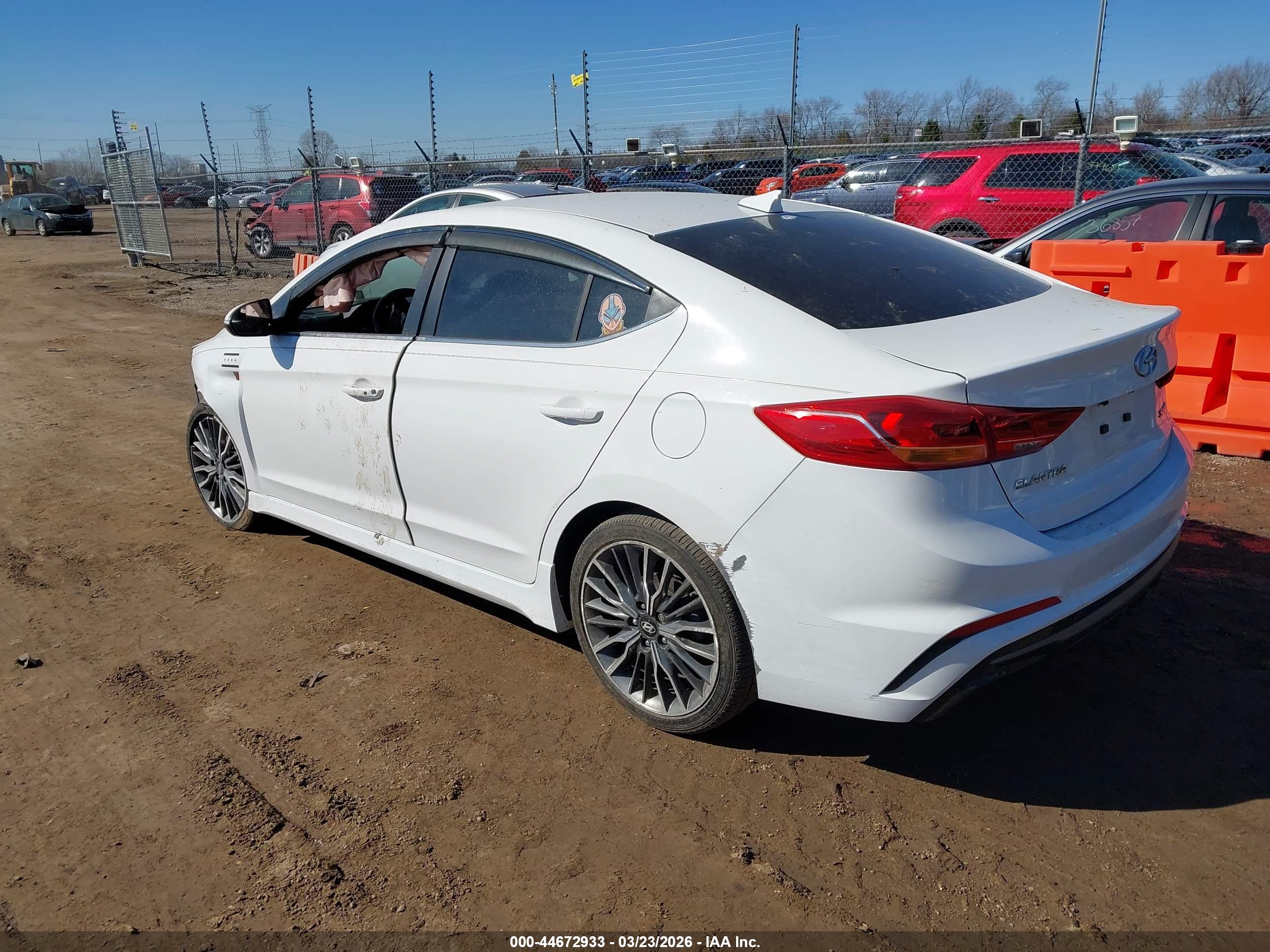 HYUNDAI ELANTRA image 3