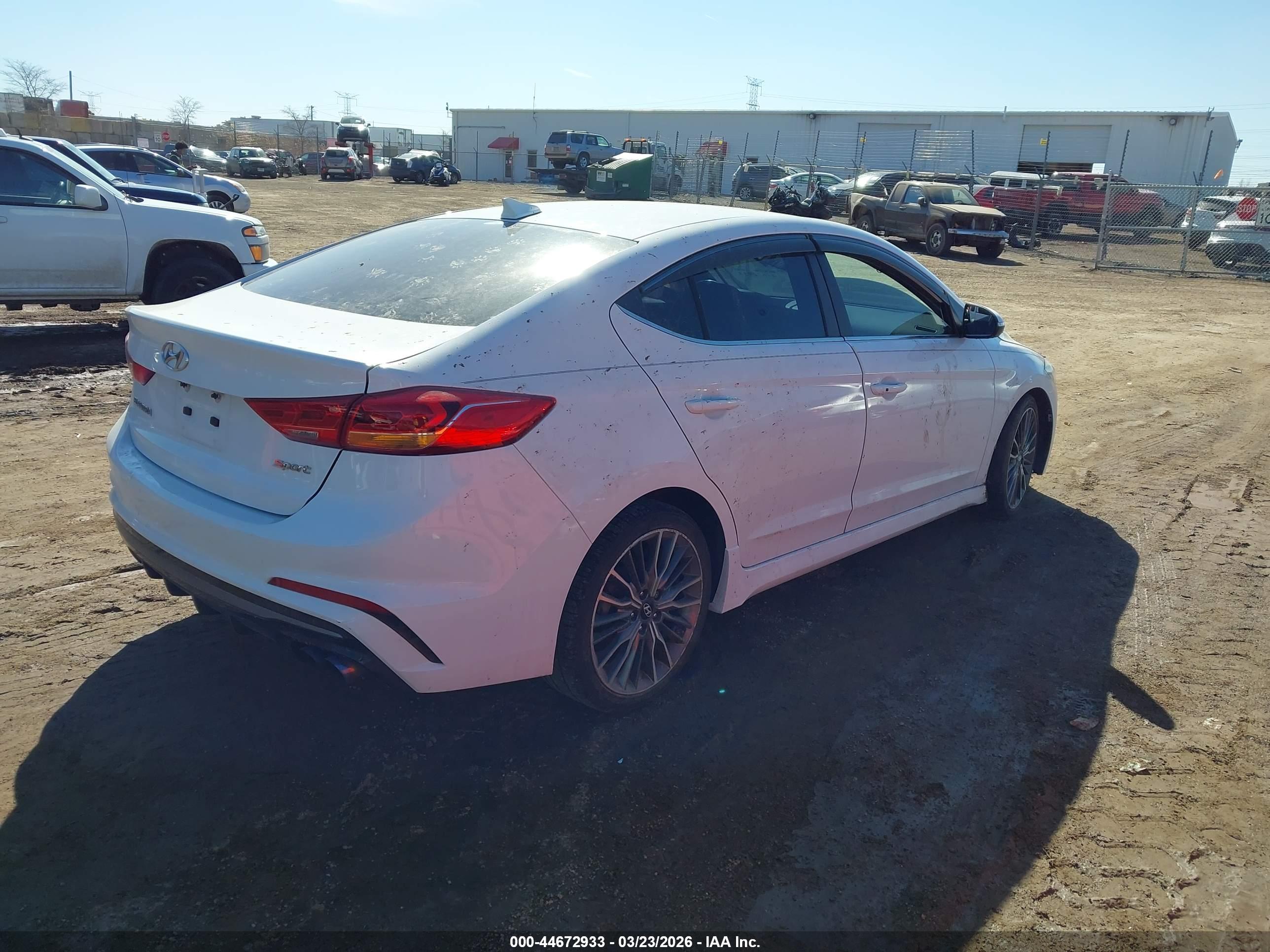 HYUNDAI ELANTRA image 4