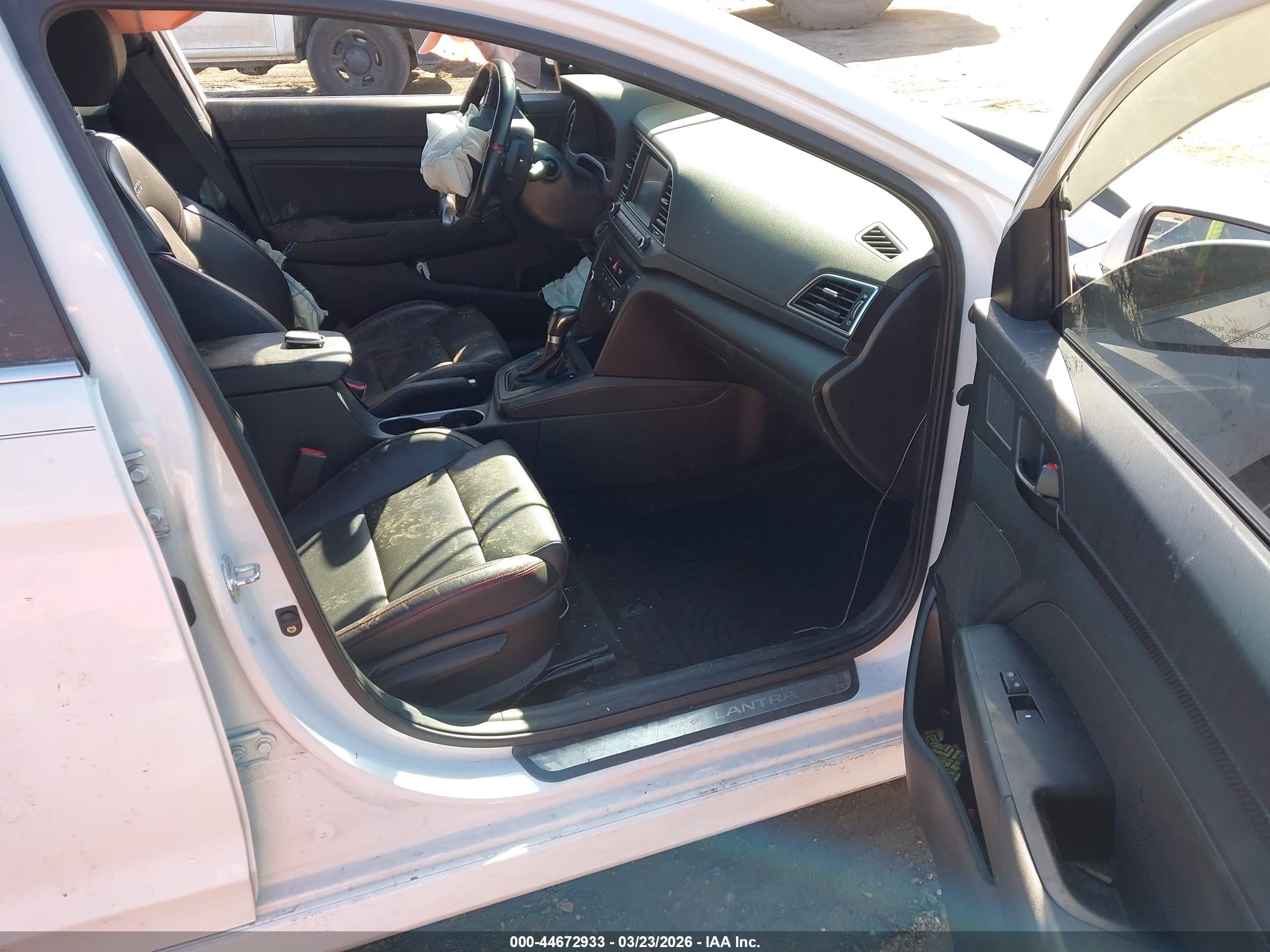 HYUNDAI ELANTRA image 5
