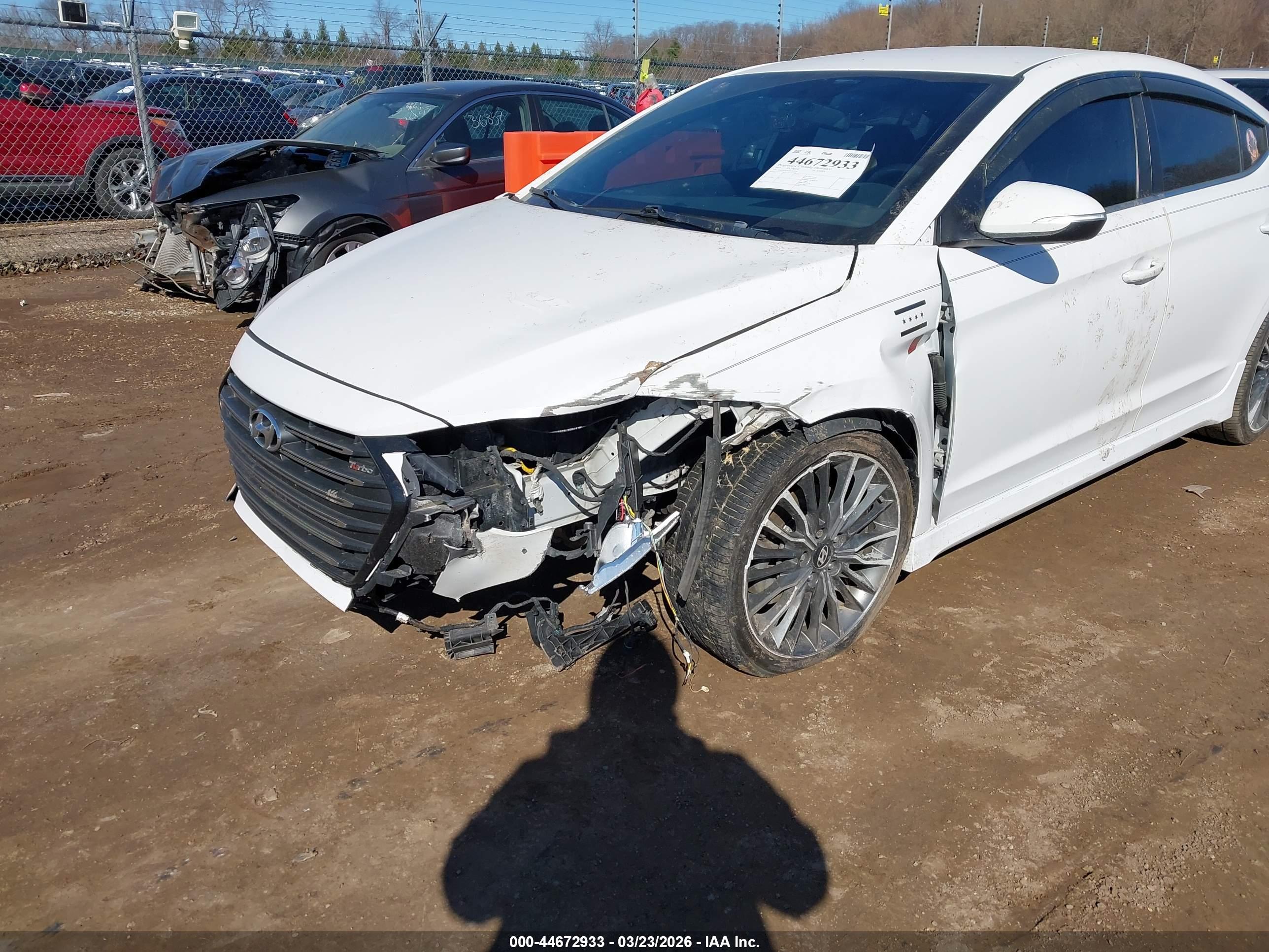 HYUNDAI ELANTRA image 6