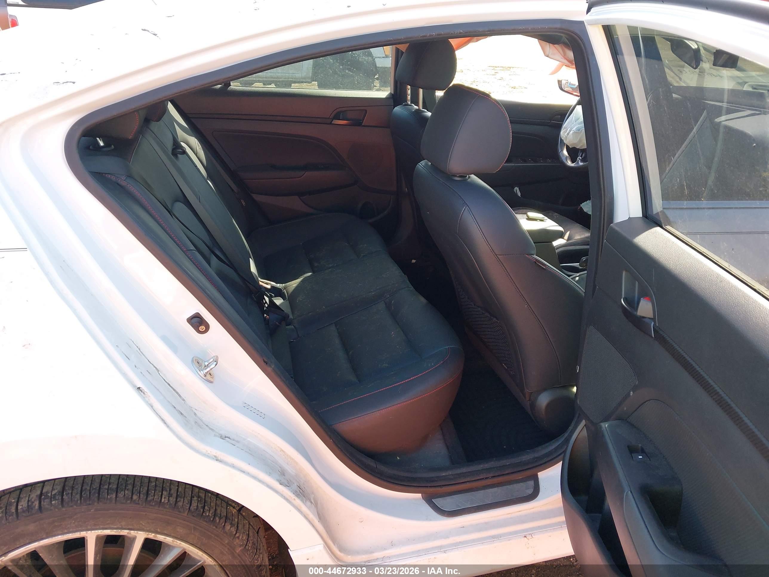 HYUNDAI ELANTRA image 8