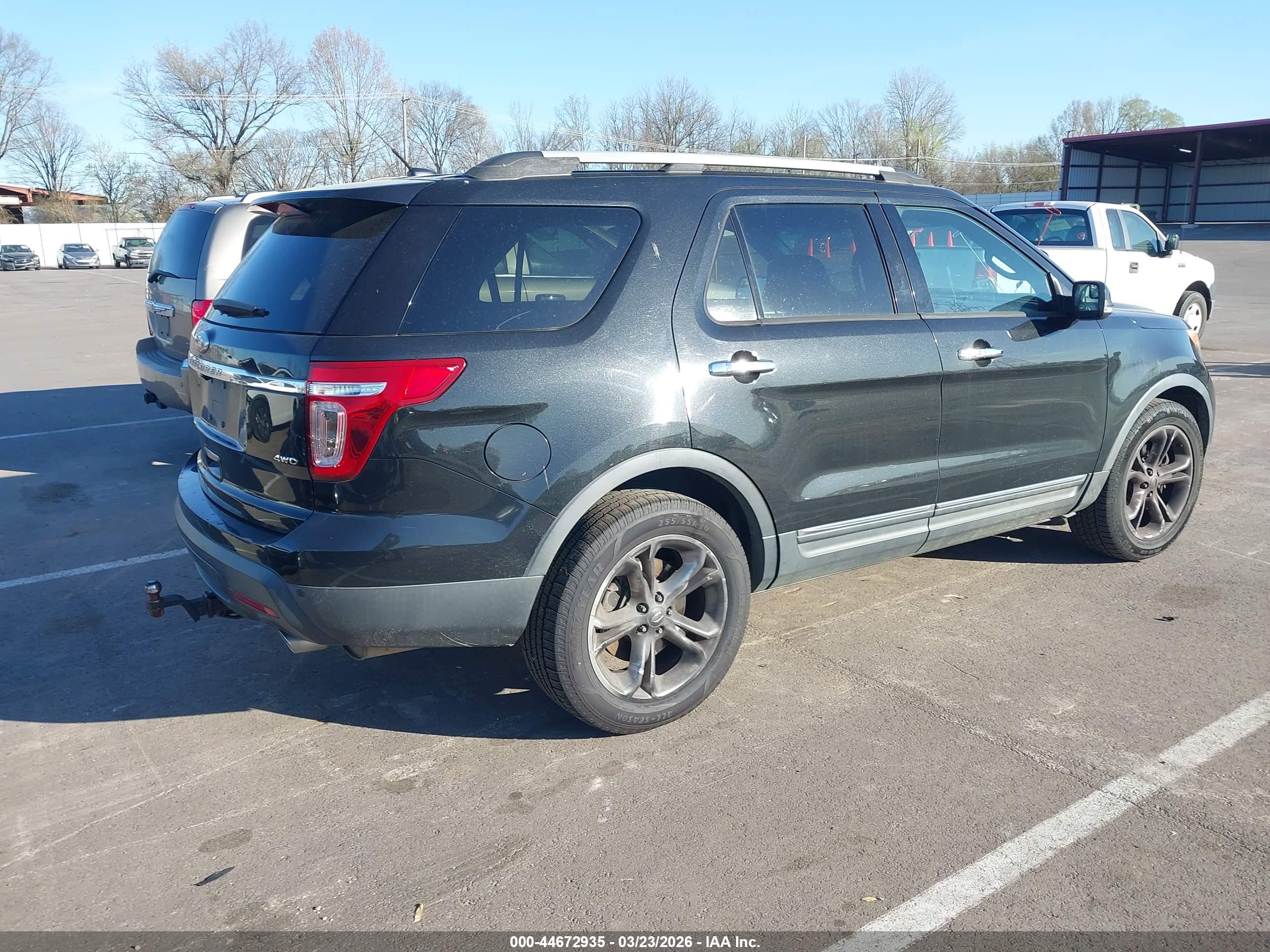 FORD EXPLORER image 4