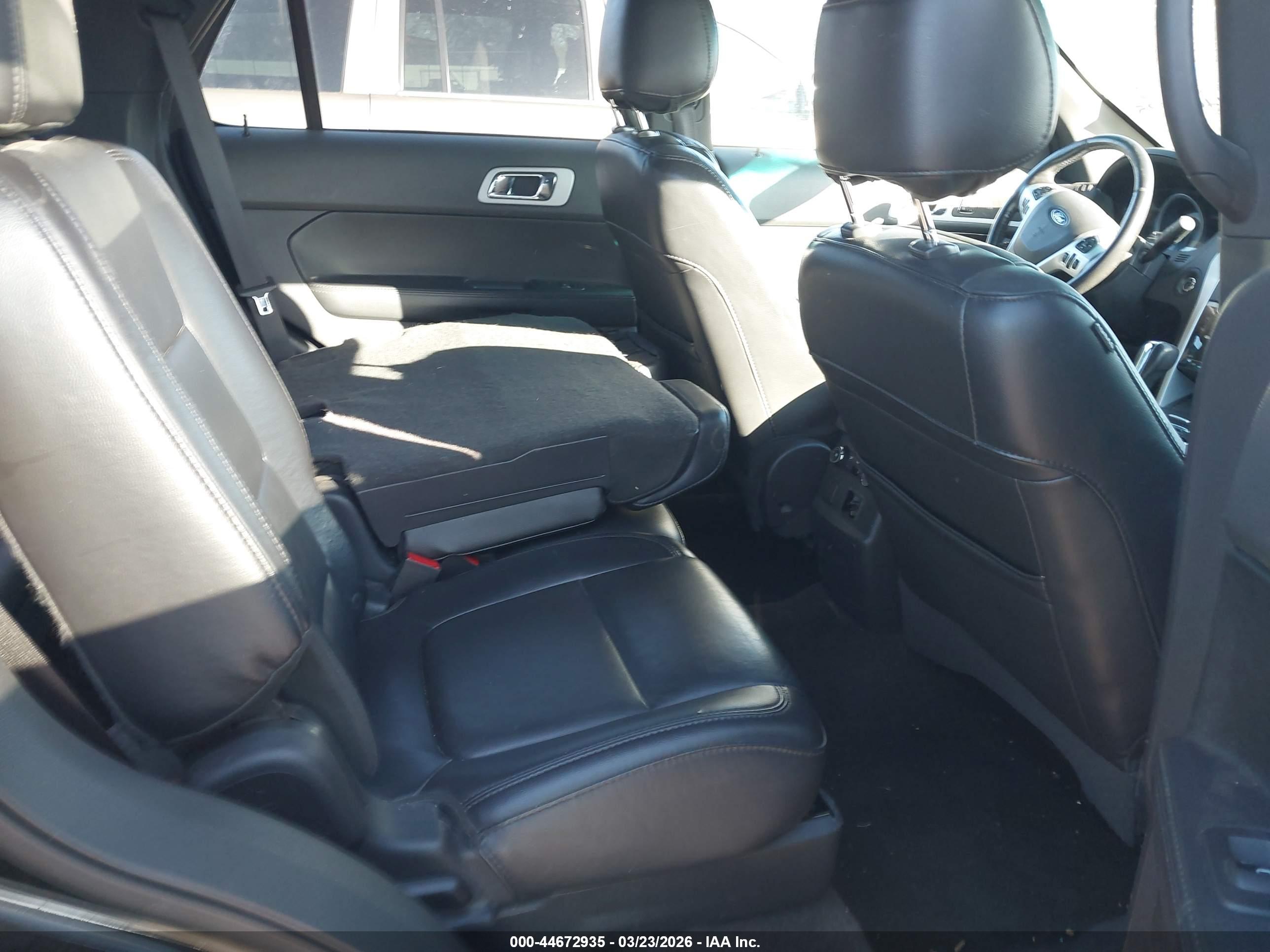 FORD EXPLORER image 8