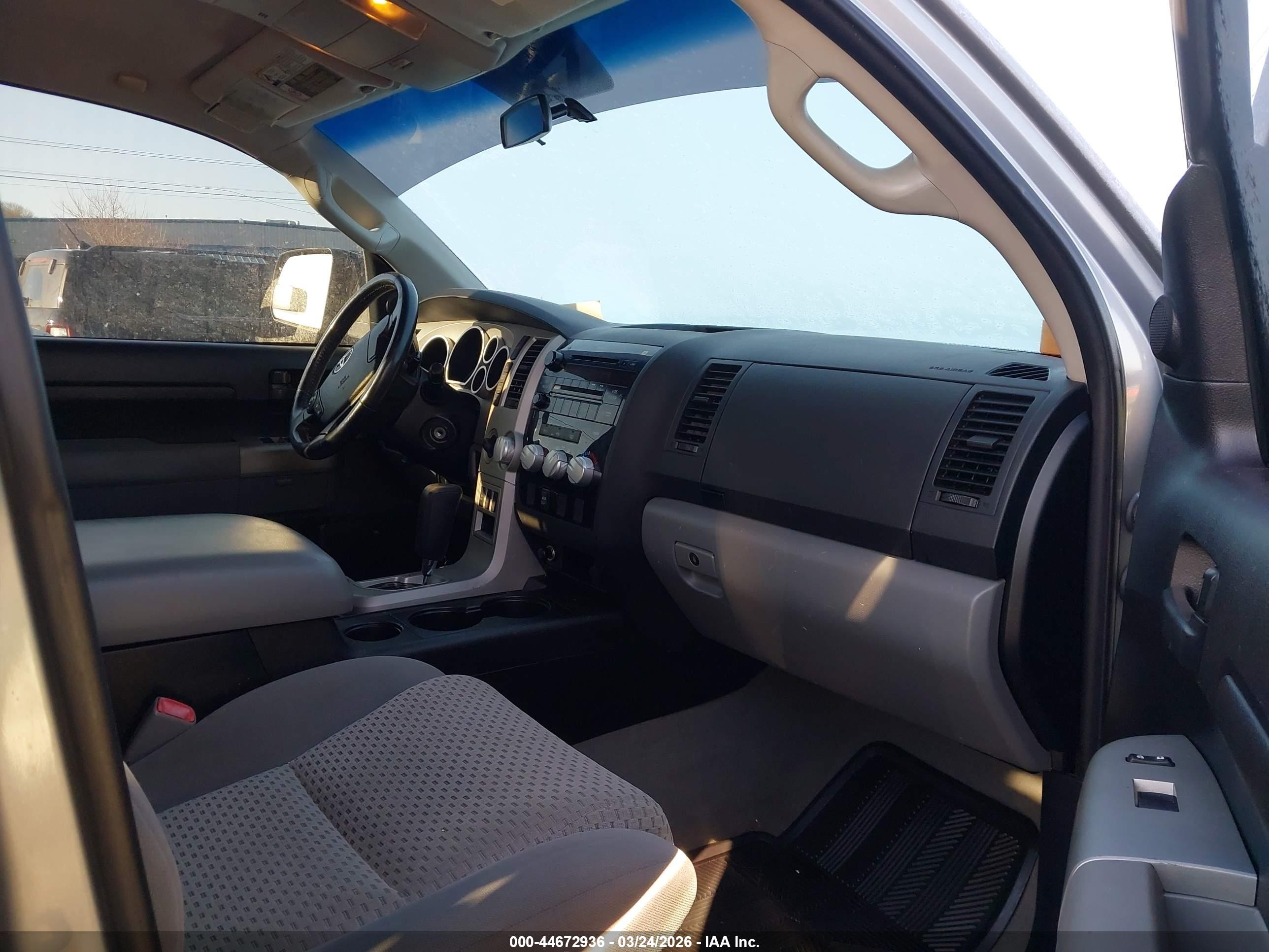 TOYOTA TUNDRA image 5