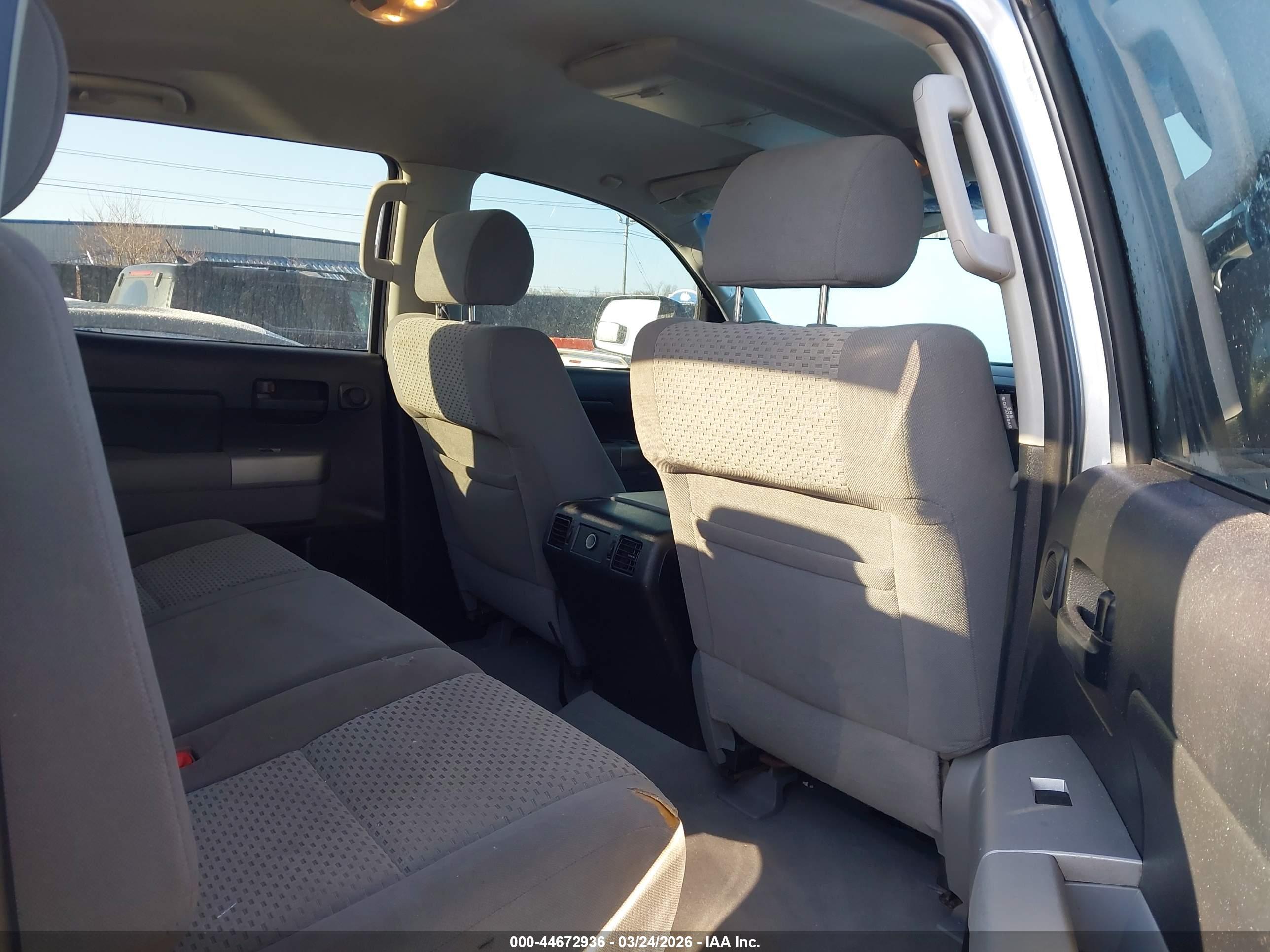 TOYOTA TUNDRA image 8
