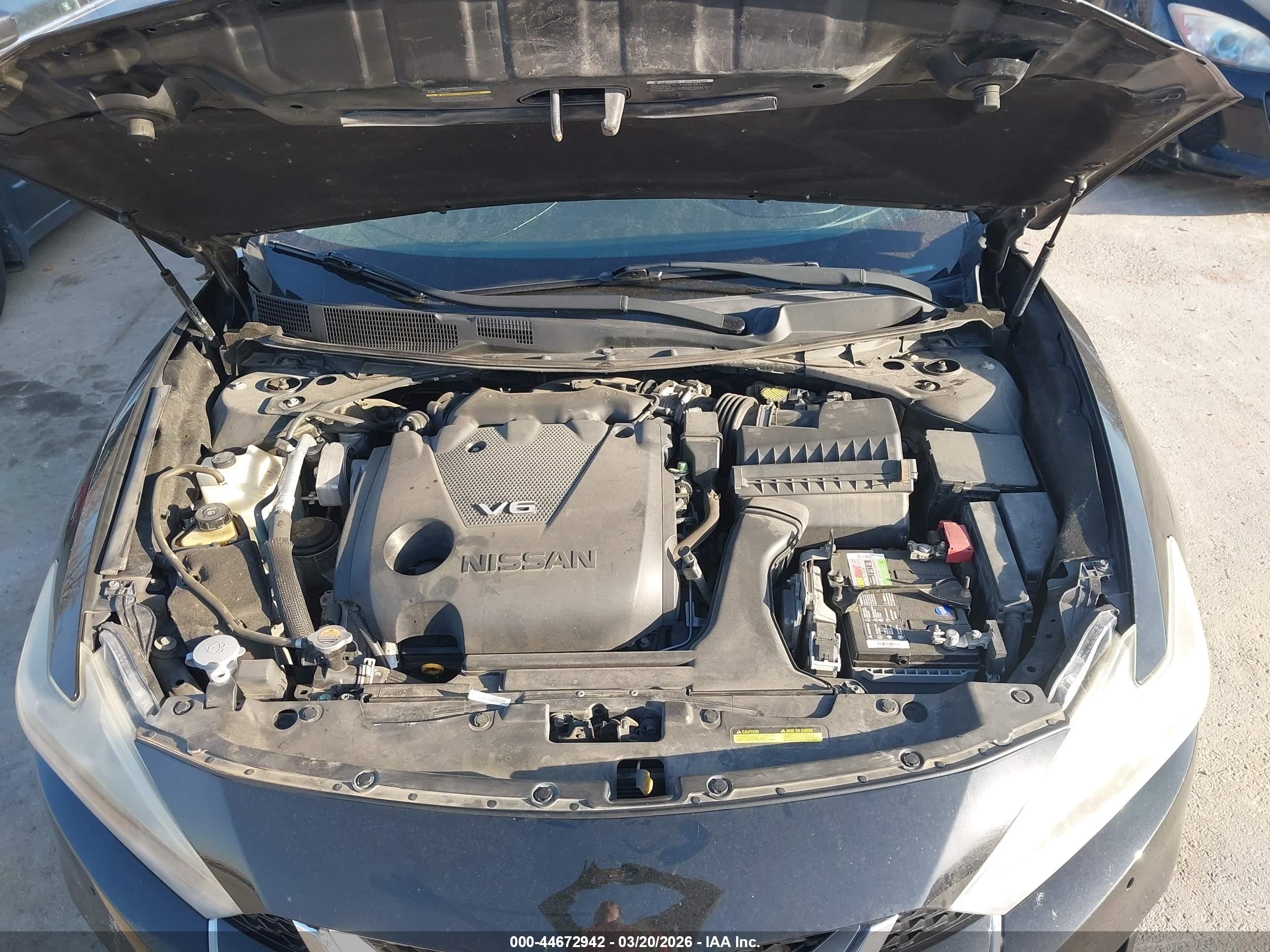 NISSAN MAXIMA image 10