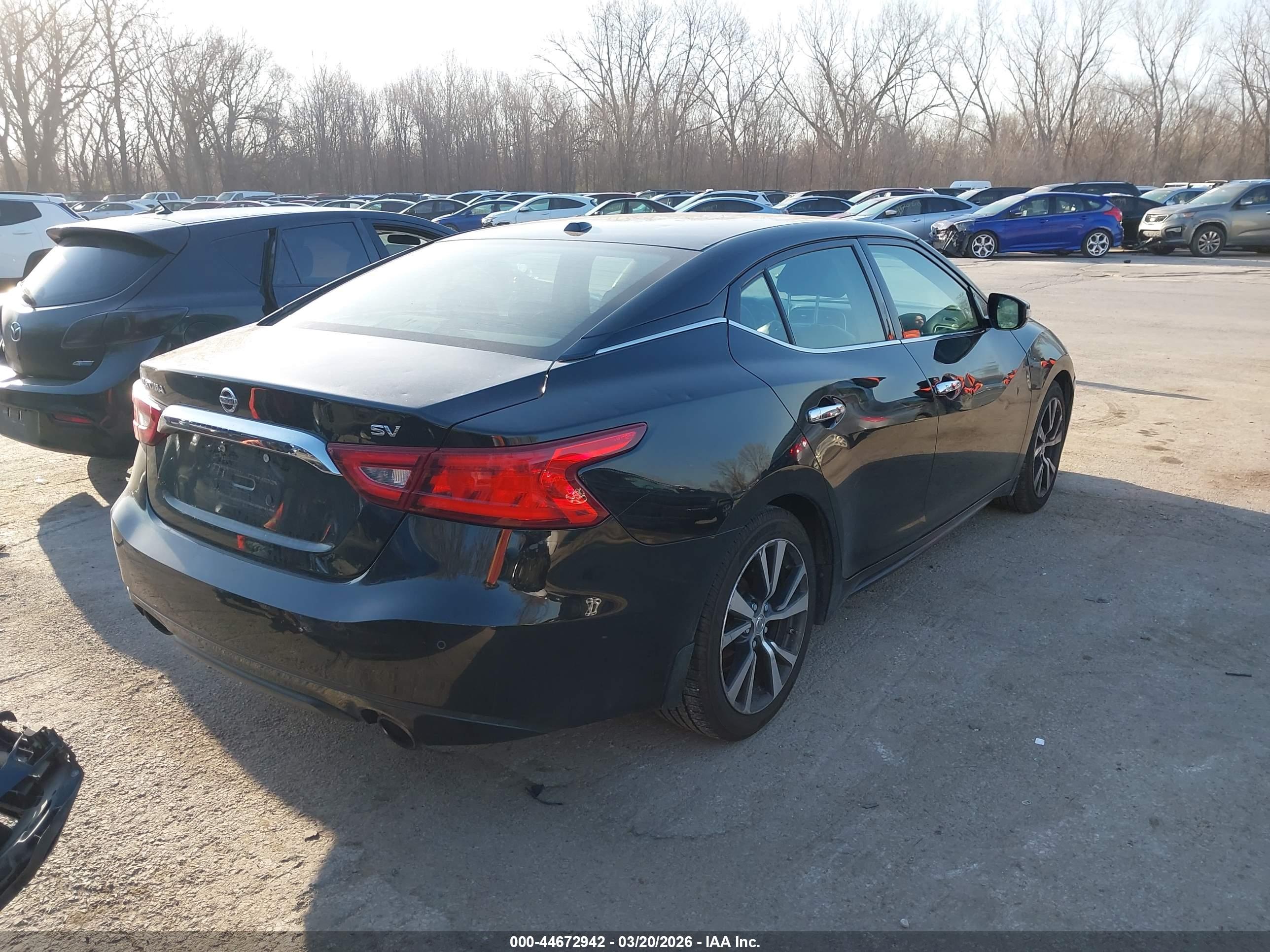 NISSAN MAXIMA image 4