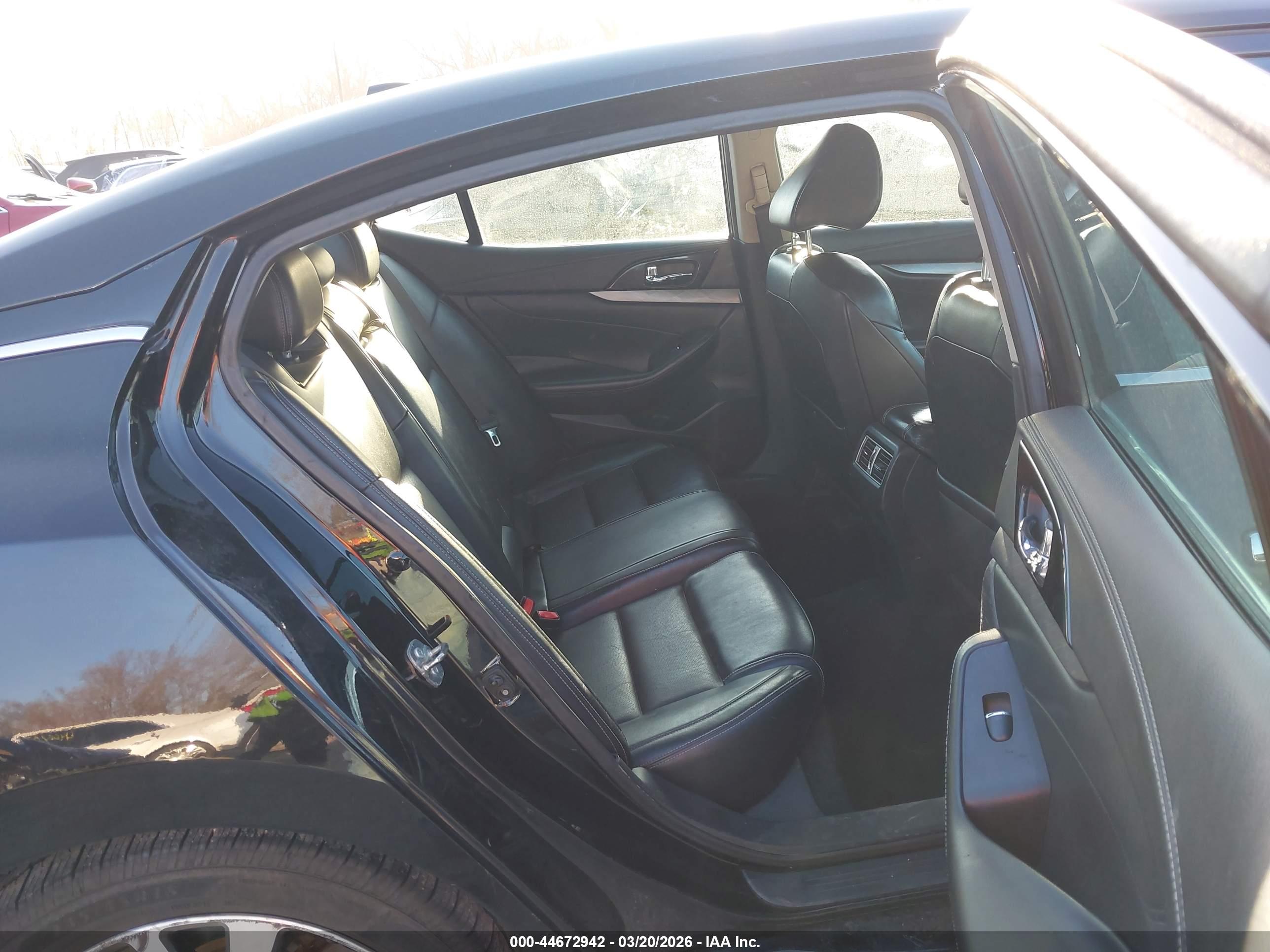 NISSAN MAXIMA image 8