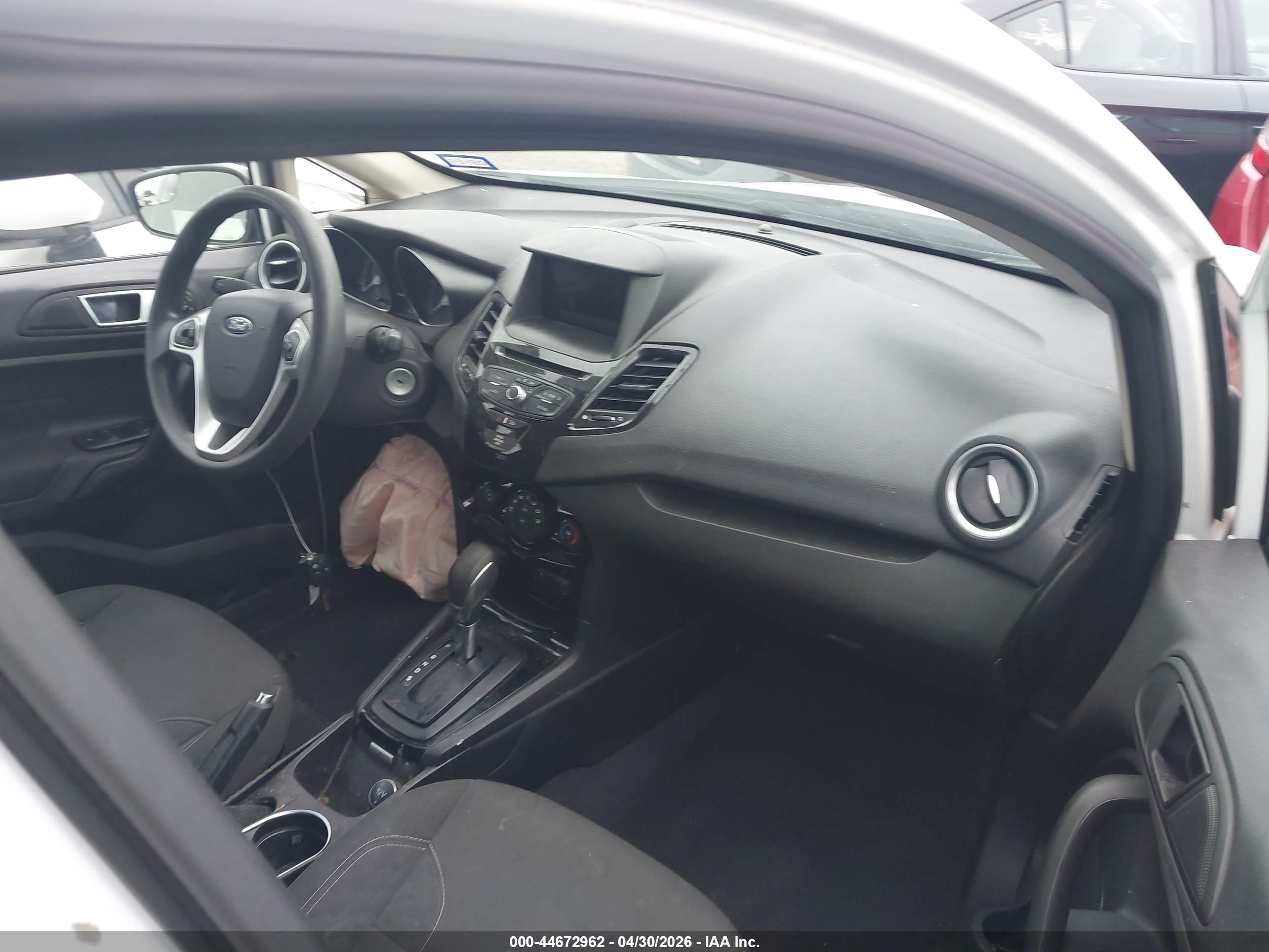 FORD FIESTA image 5